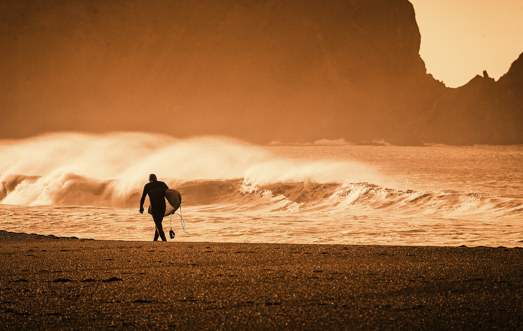 Nikon D800E + AF Nikkor 300mm f/4 IF-ED sample photo. The lone surfer photography