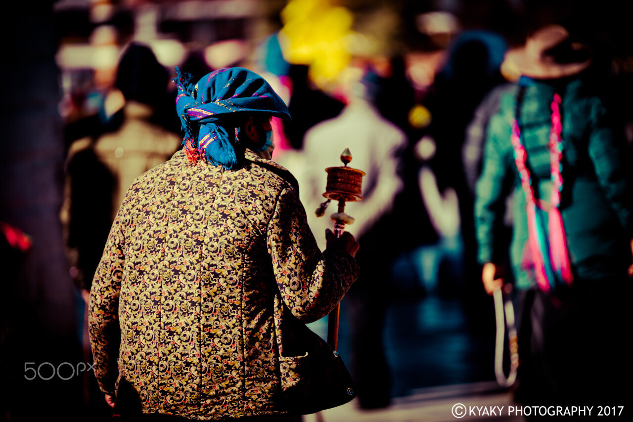 Tamron SP 70-200mm F2.8 Di VC USD sample photo. Pilgrims at barkhor, lhasa, tibet, china photography