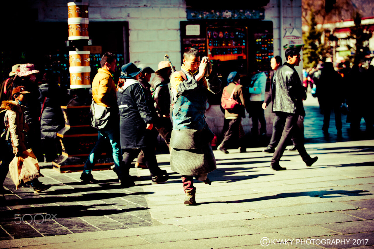 Tamron SP 70-200mm F2.8 Di VC USD sample photo. Standing still photography