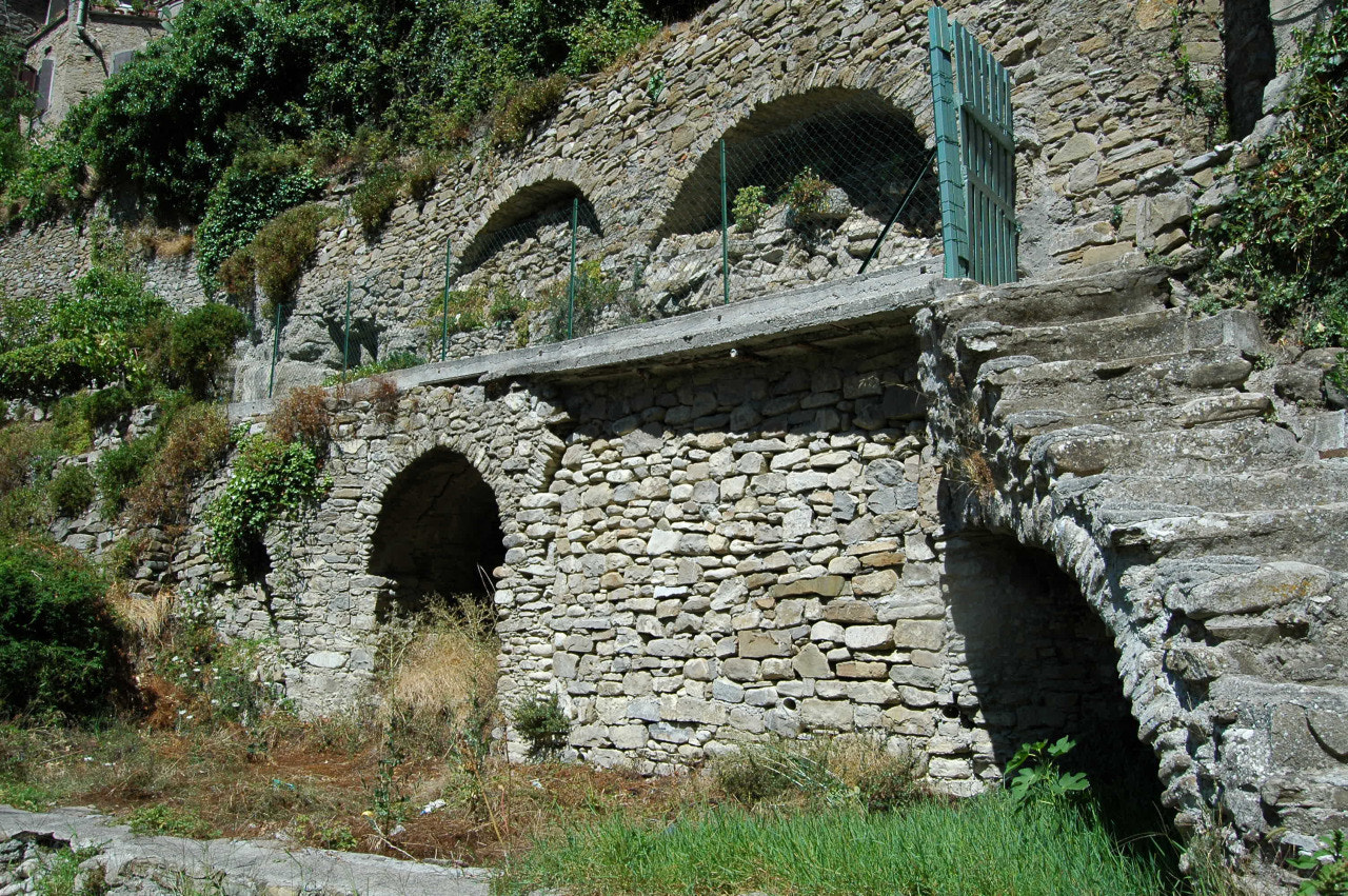 Nikon D70 sample photo. Dolceacqua (im) - vallone degli orti photography