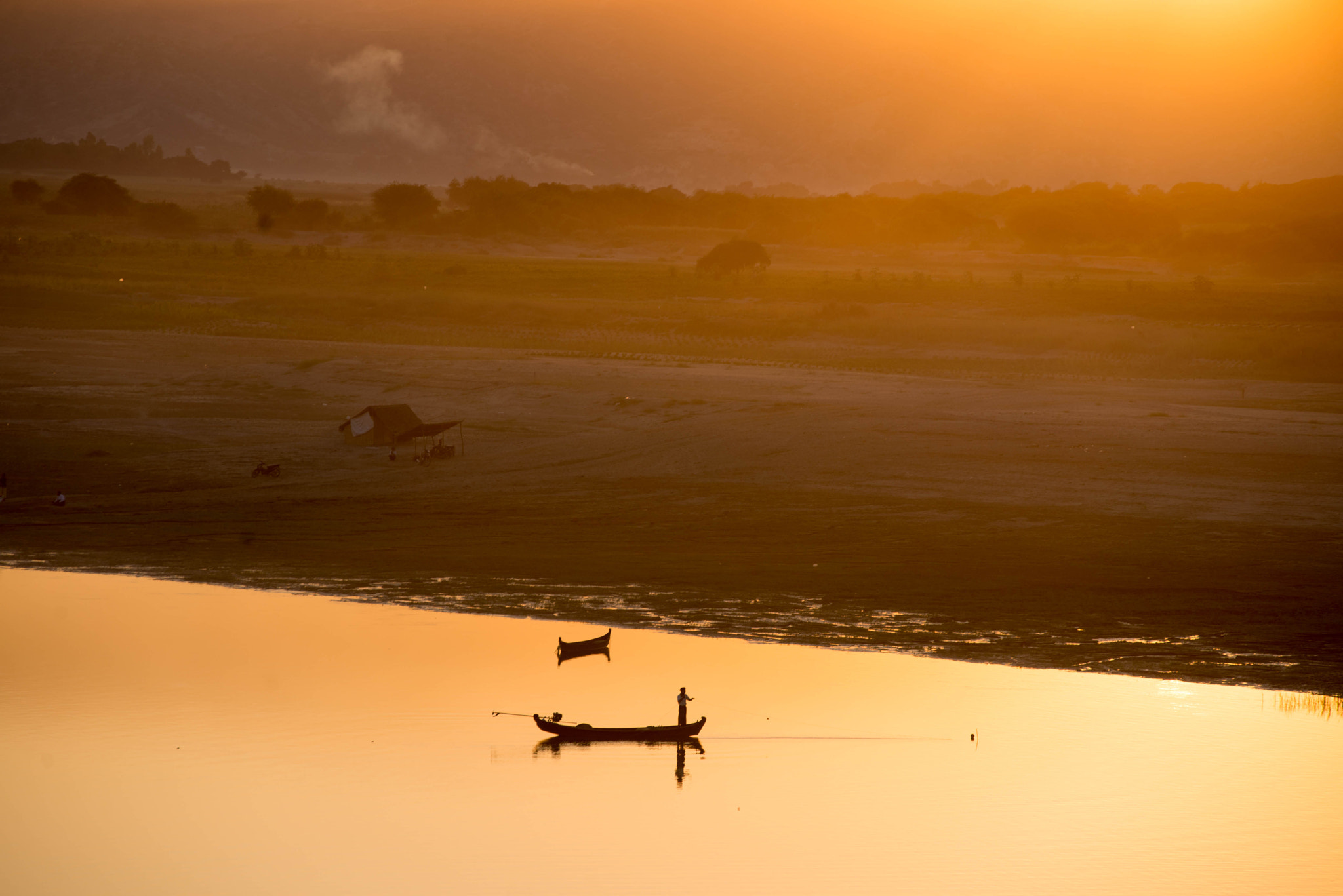 Nikon AF-Nikkor 80-200mm F2.8D ED sample photo. River sunset photography