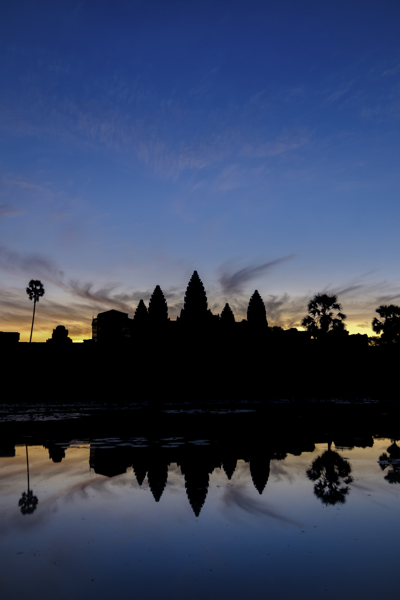 Fujifilm X-Pro2 + Fujifilm XF 10-24mm F4 R OIS sample photo. Sunrise over angkor wat photography