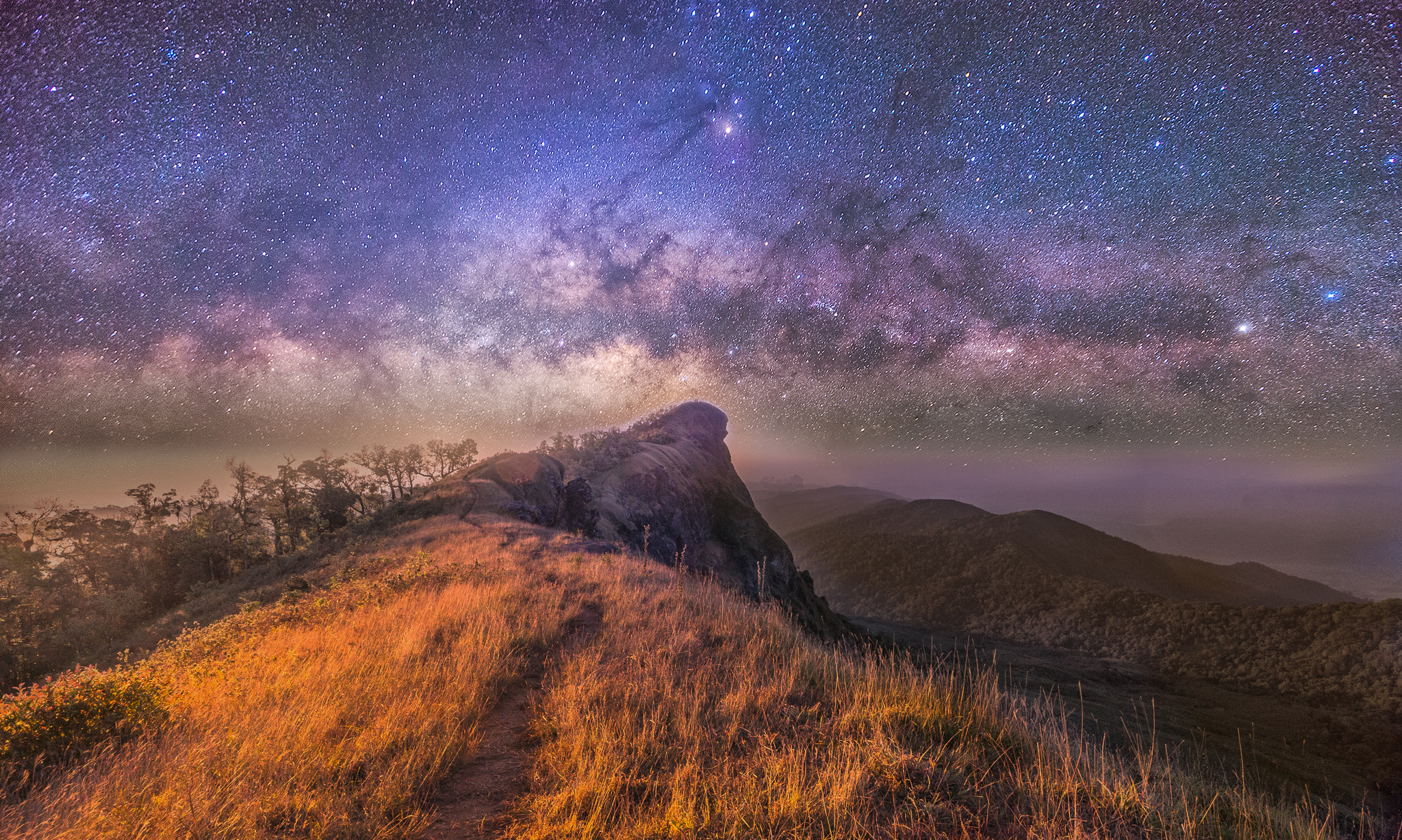 Sony a99 II + Sony Vario-Sonnar T* 16-35mm F2.8 ZA SSM sample photo. Milky way over the mountain at doi-monjong. photography