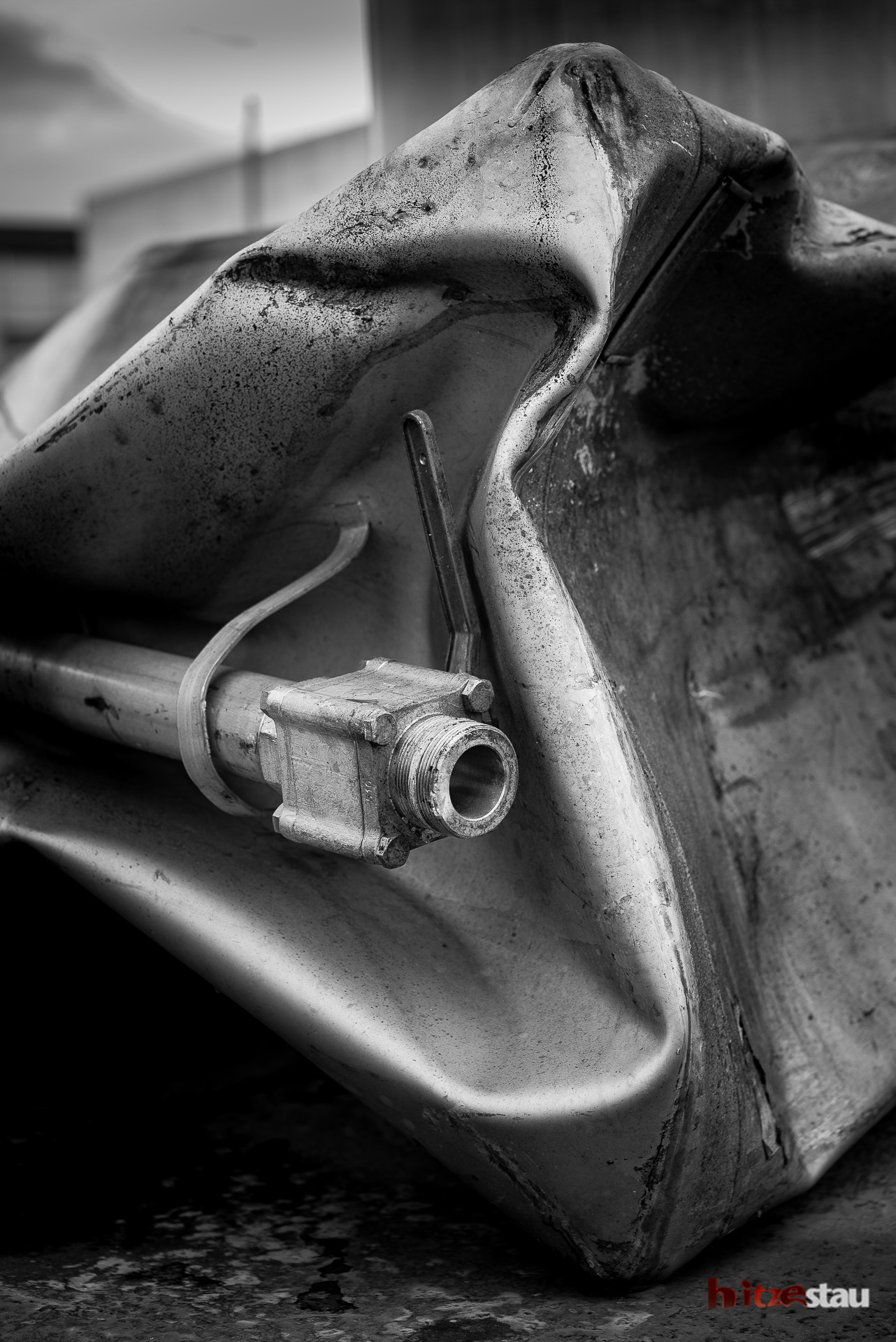 Nikon AF-S Micro-Nikkor 60mm F2.8G ED sample photo. Deformed junk photography