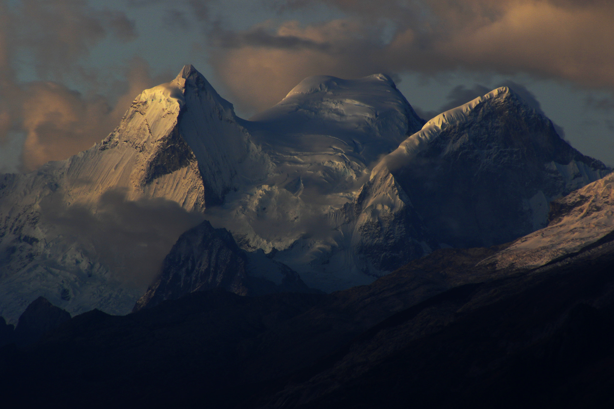 EF75-300mm f/4-5.6 sample photo. Huandoy range , peru photography
