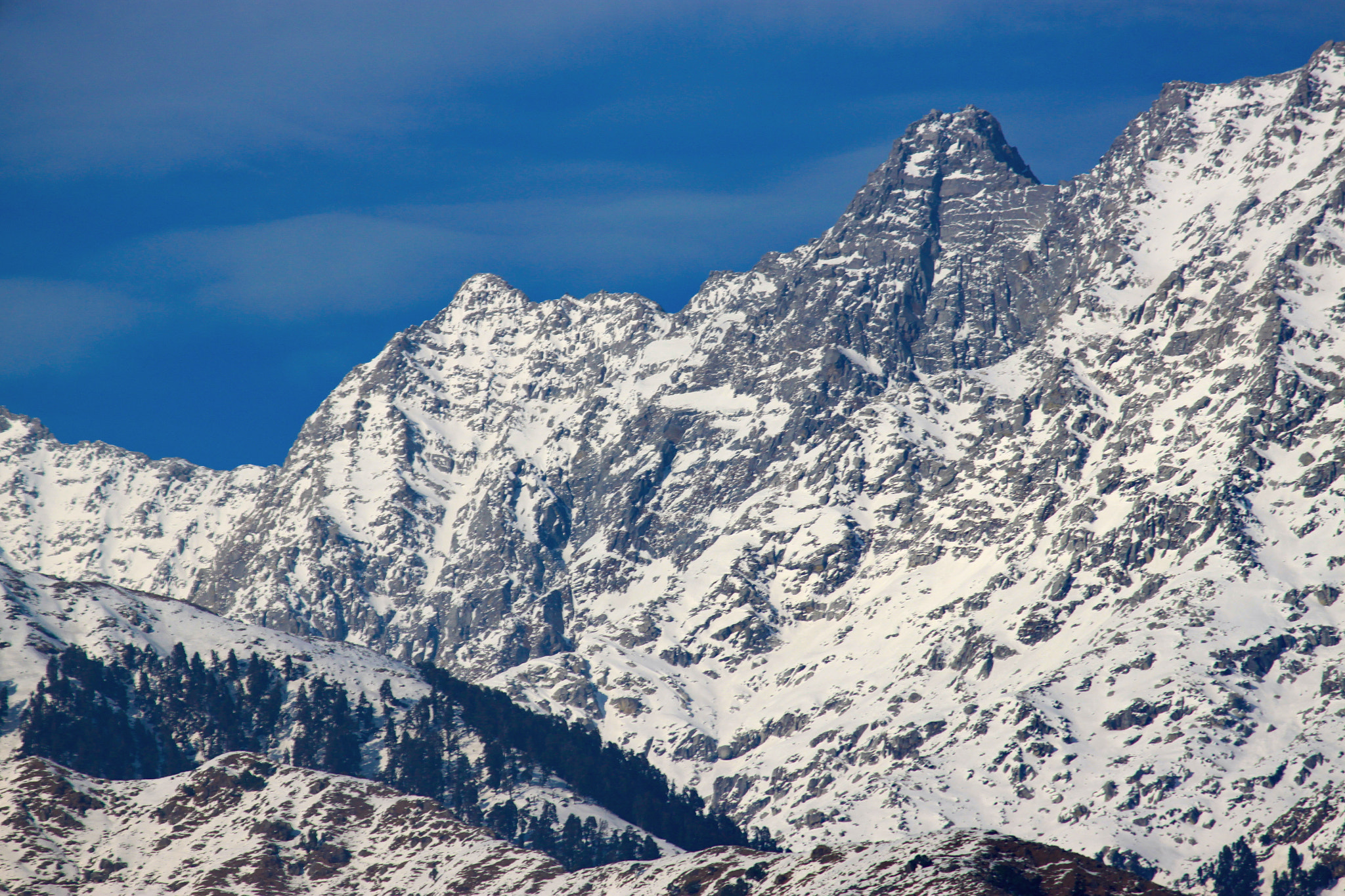 Canon EOS 500D (EOS Rebel T1i / EOS Kiss X3) sample photo. Snow covered mountain photography