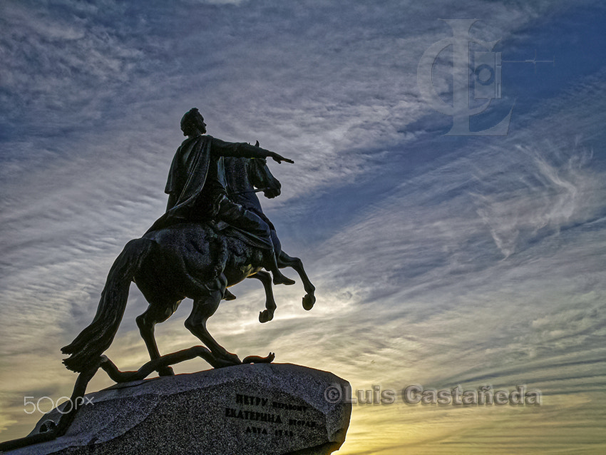 Panasonic Lumix DMC-L1 + Panasonic Leica D Vario-Elmarit 14-50mm F2.8-3.5 ASPH Mega OIS sample photo. The bronze horseman (etienne falconet) photography