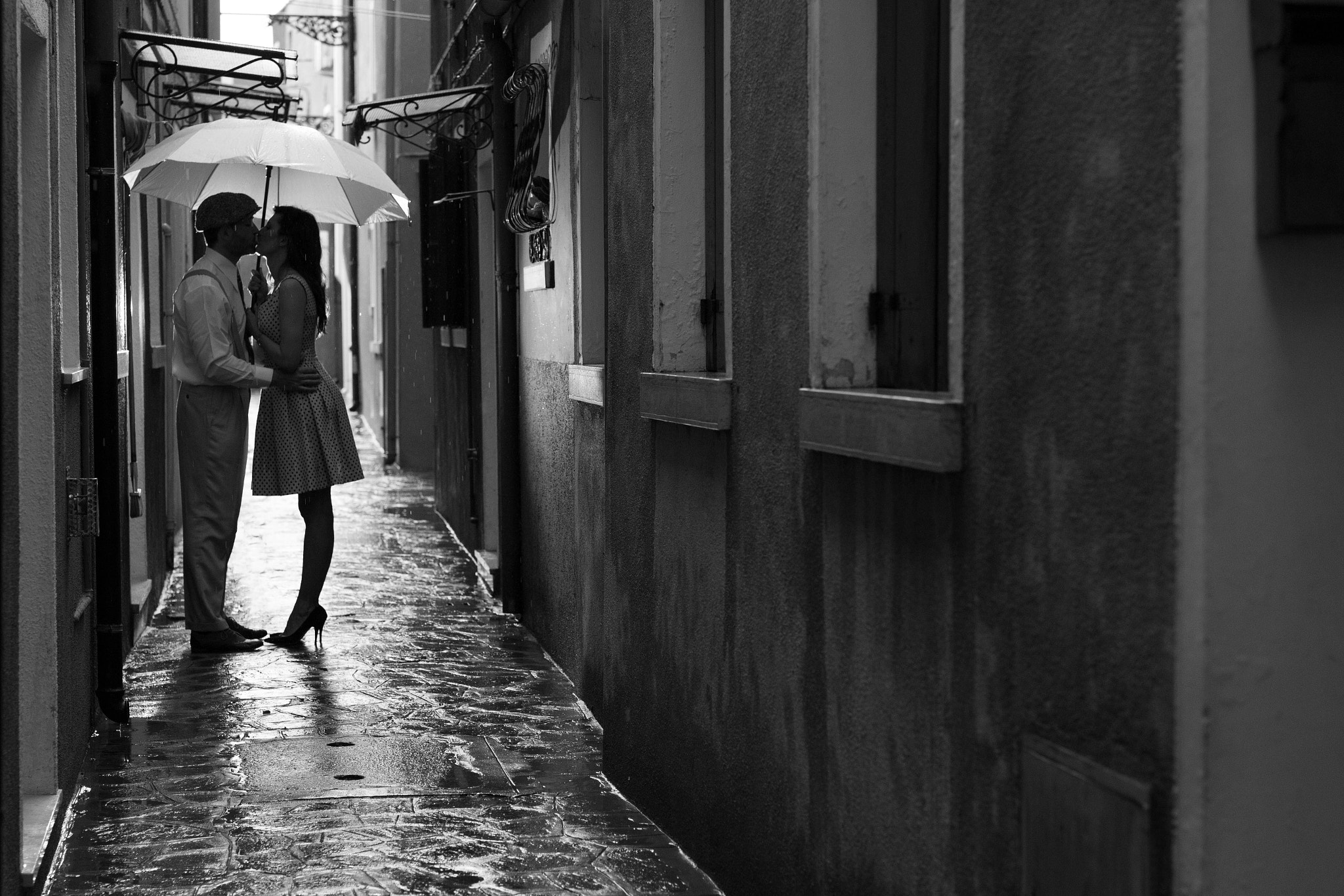 Sigma 50mm F1.4 EX DG HSM sample photo. Kisses under the rain photography
