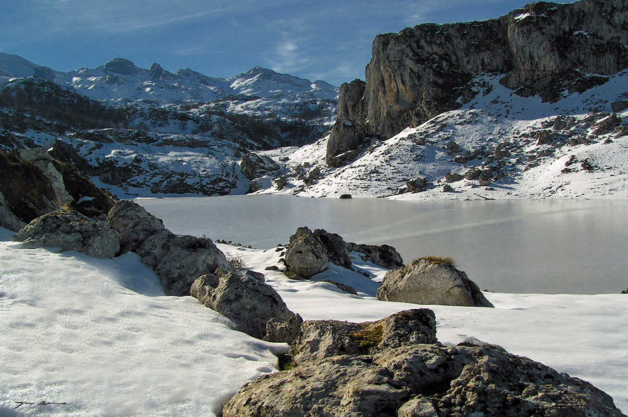 KONICA MINOLTA DiMAGE Z1 sample photo. Lago de la ercina photography