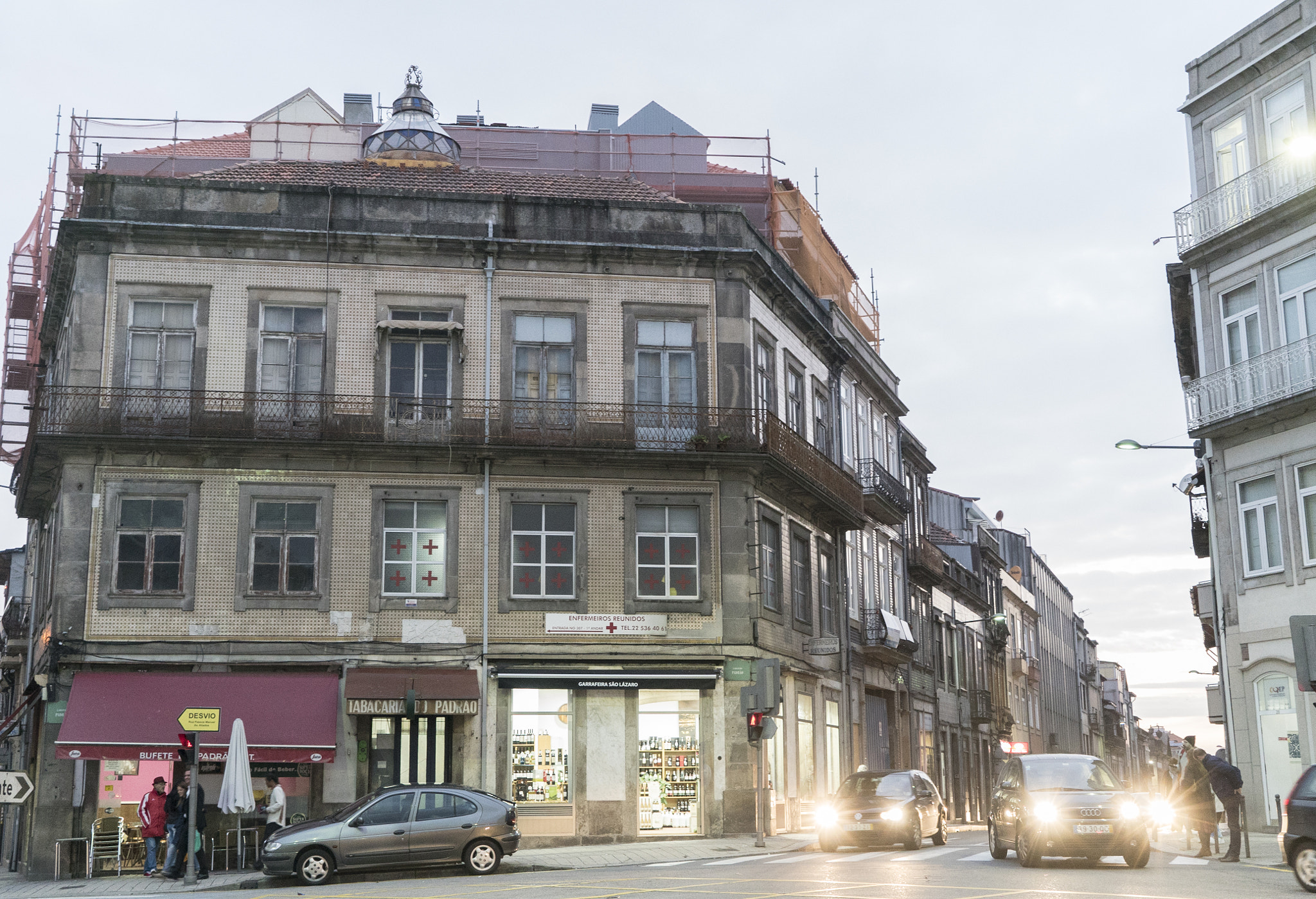 Sony a7S + Sony Vario Tessar T* FE 24-70mm F4 ZA OSS sample photo. Porto old town photography
