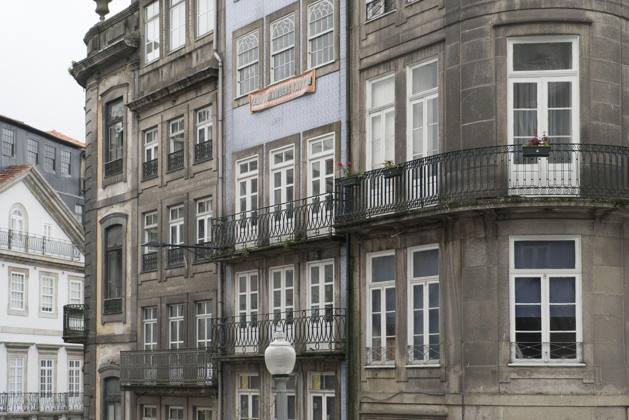 Sony a7S + Sony Vario Tessar T* FE 24-70mm F4 ZA OSS sample photo. Porto old town photography