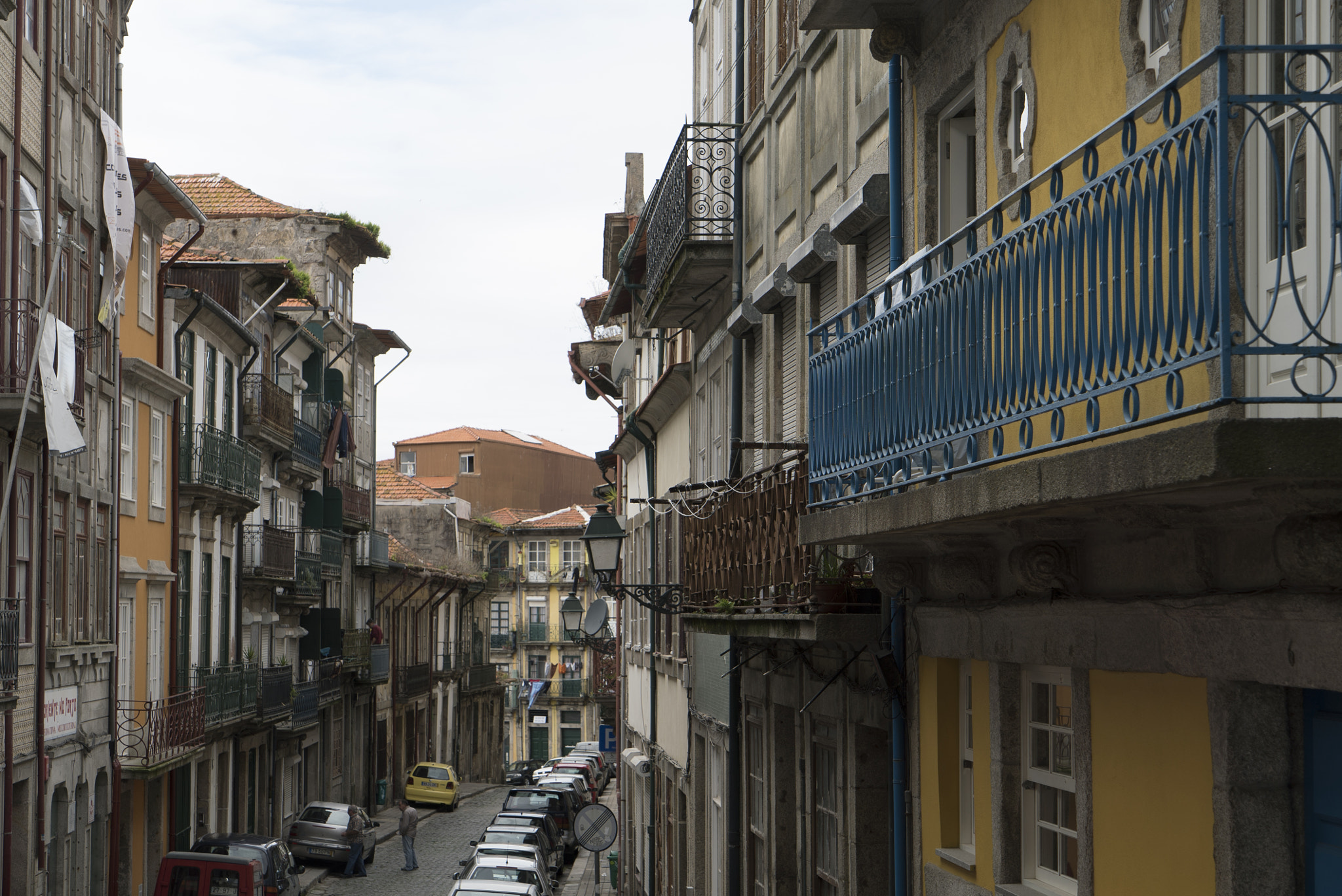 Sony a7S + Sony Vario Tessar T* FE 24-70mm F4 ZA OSS sample photo. Porto old town photography