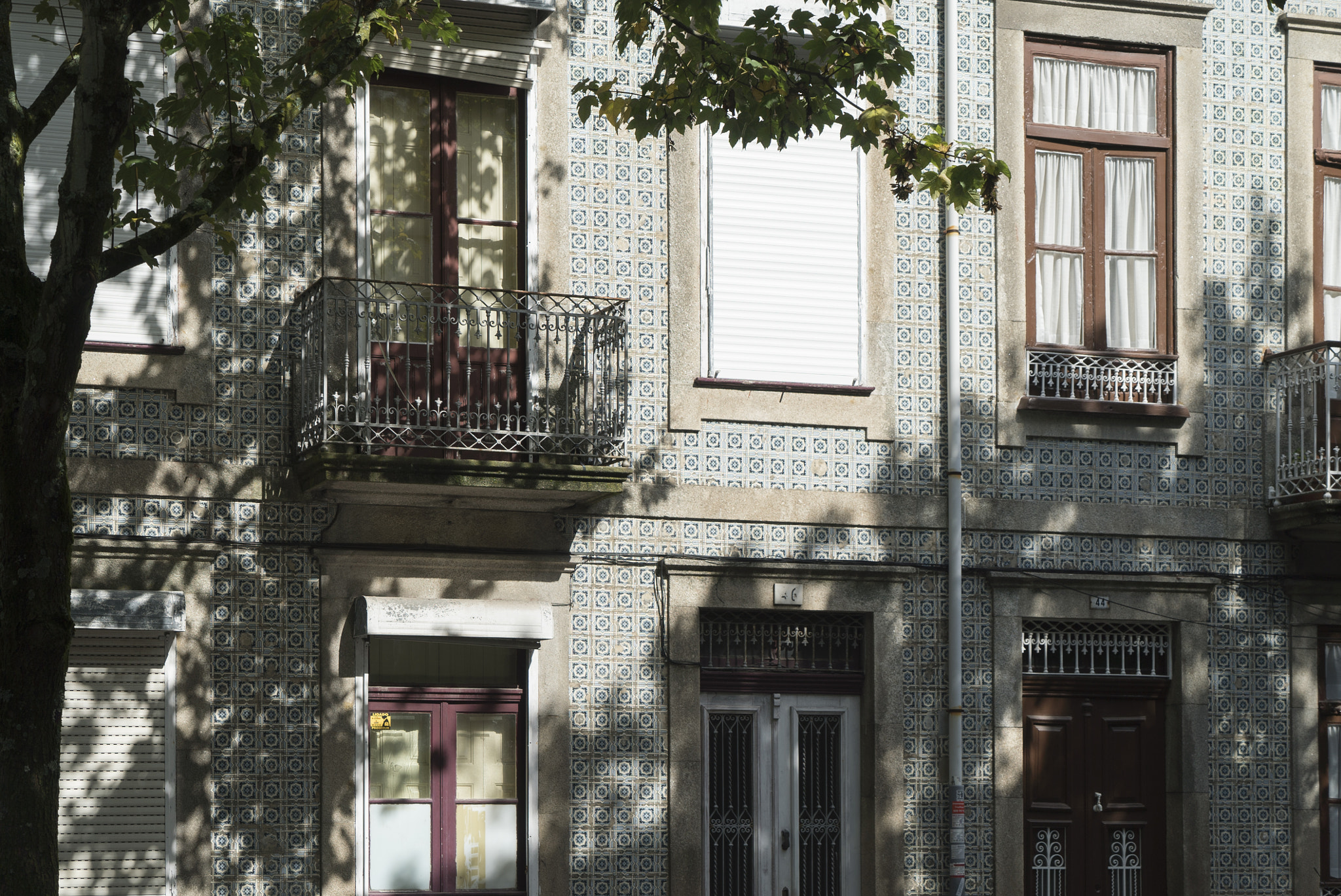 Sony a7S + Sony Vario Tessar T* FE 24-70mm F4 ZA OSS sample photo. Azulejos photography