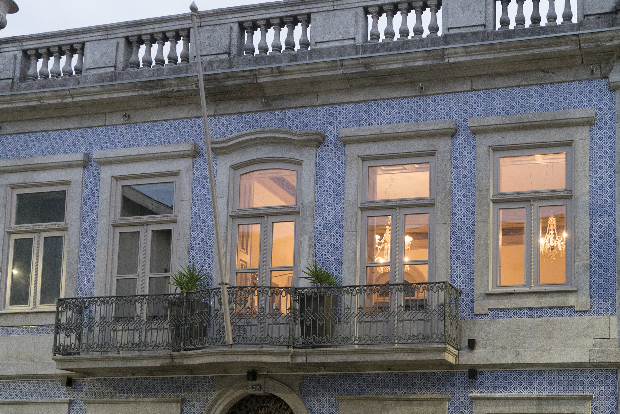 Sony a7S + Sony Vario Tessar T* FE 24-70mm F4 ZA OSS sample photo. Azulejos photography