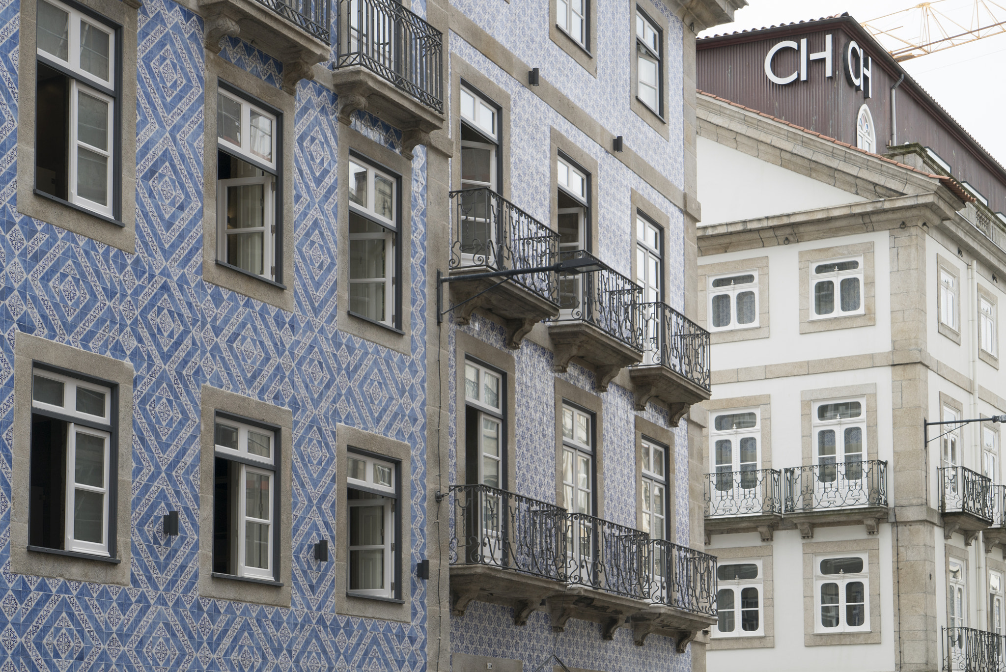 Sony a7S + Sony Vario Tessar T* FE 24-70mm F4 ZA OSS sample photo. Azulejos photography