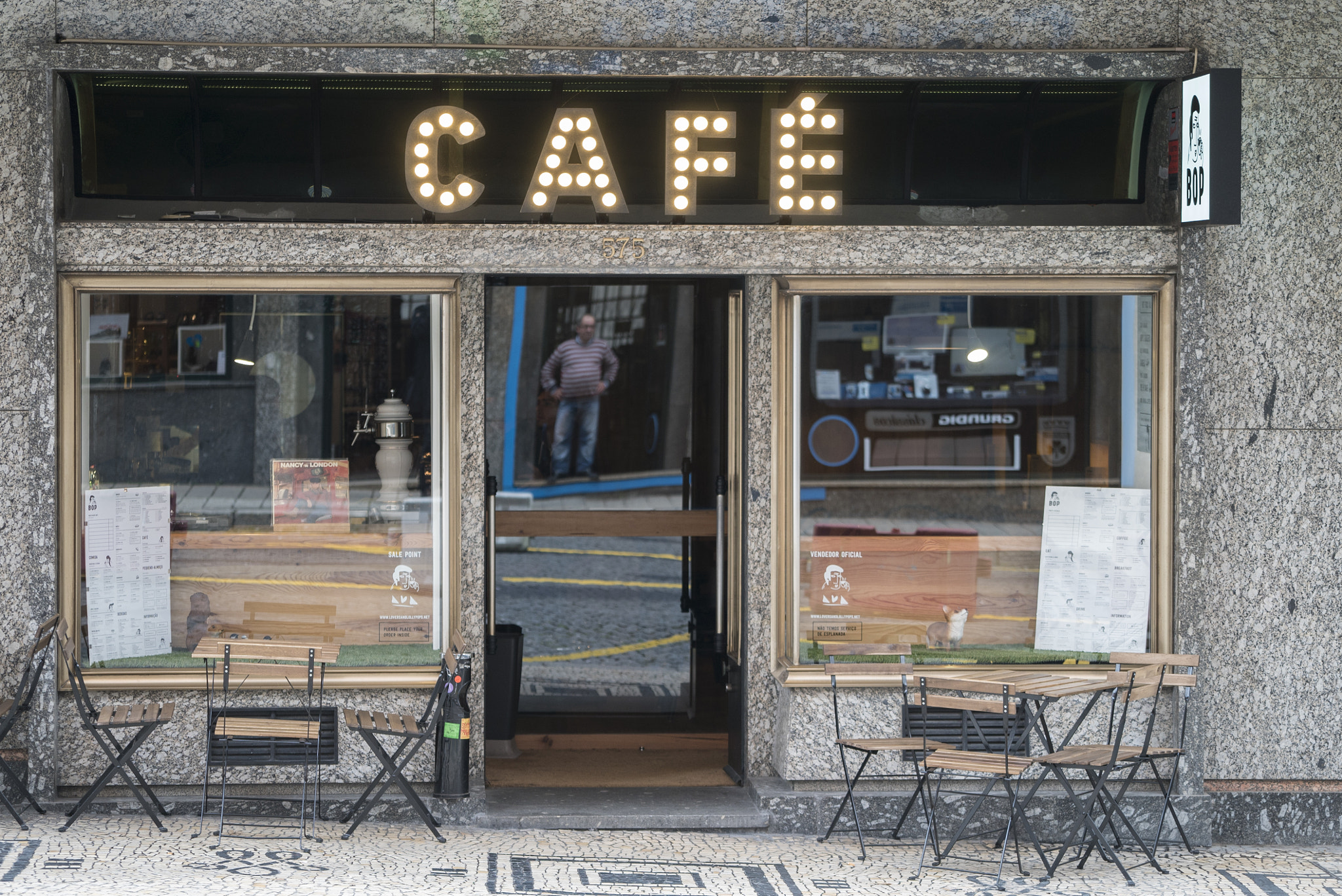 Sony a7S + Sony FE 70-200mm F4 G OSS sample photo. Cafe in porto photography