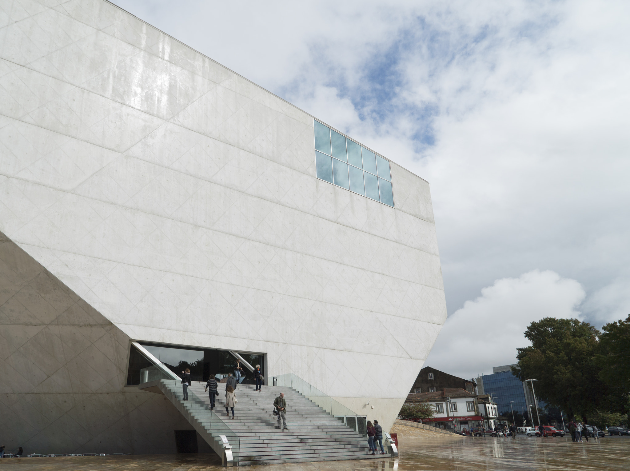 Sony a7S + Sony Vario Tessar T* FE 24-70mm F4 ZA OSS sample photo. Casa de musica in porto photography