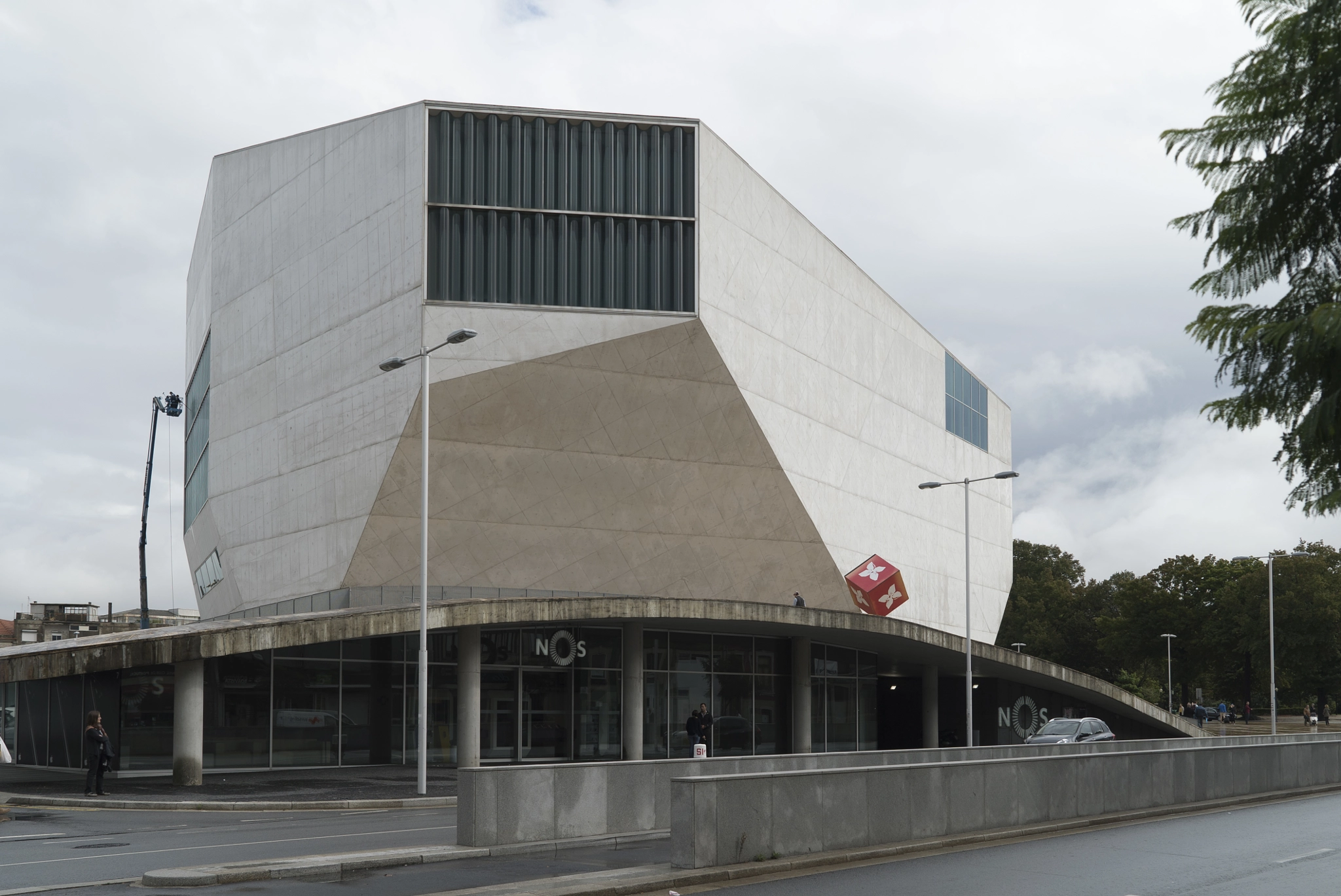 Sony a7S + Sony Vario Tessar T* FE 24-70mm F4 ZA OSS sample photo. Casa de musica in porto photography