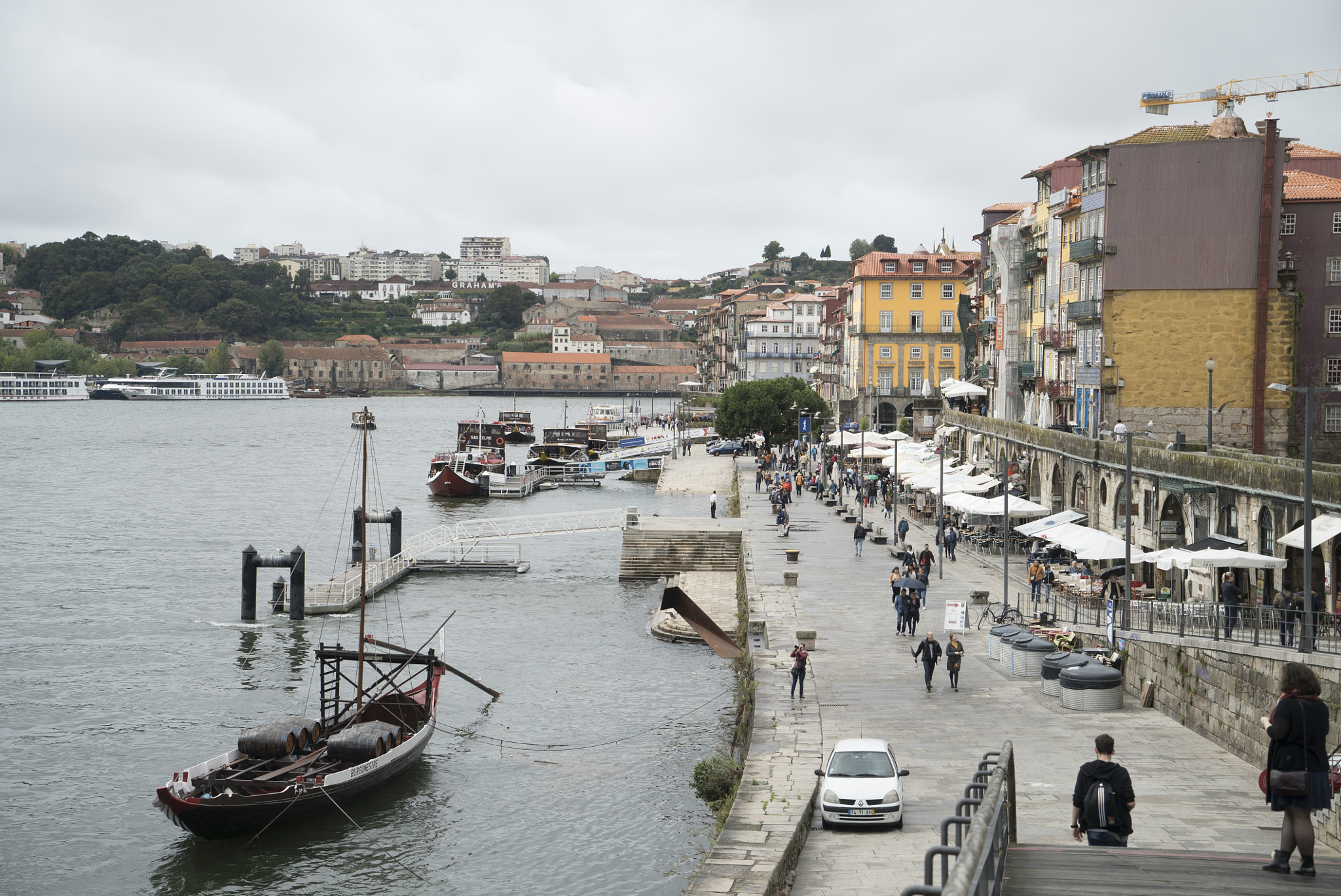 Sony a7S + Sony Vario Tessar T* FE 24-70mm F4 ZA OSS sample photo. Douro river in porto photography