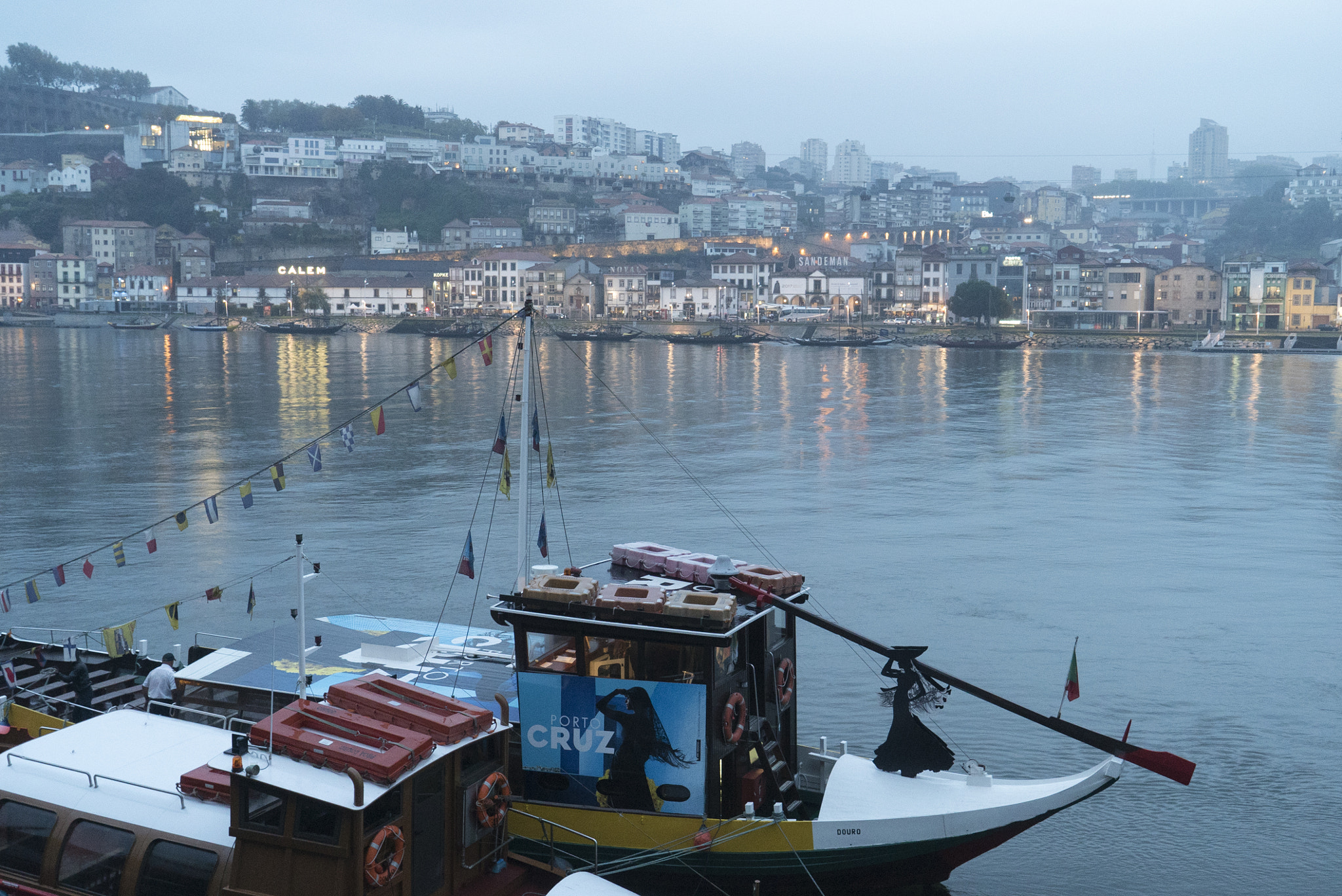 Sony a7S + Sony Vario Tessar T* FE 24-70mm F4 ZA OSS sample photo. Douro river in porto photography