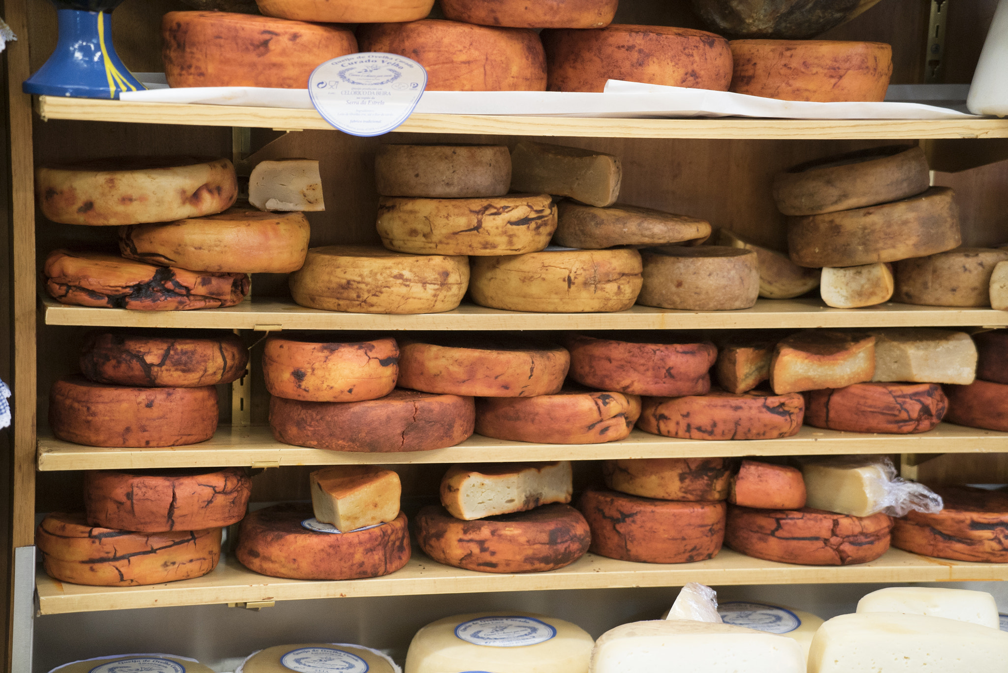 Sony a7S + Sony Vario Tessar T* FE 24-70mm F4 ZA OSS sample photo. Traditional portuguese food: cheese photography