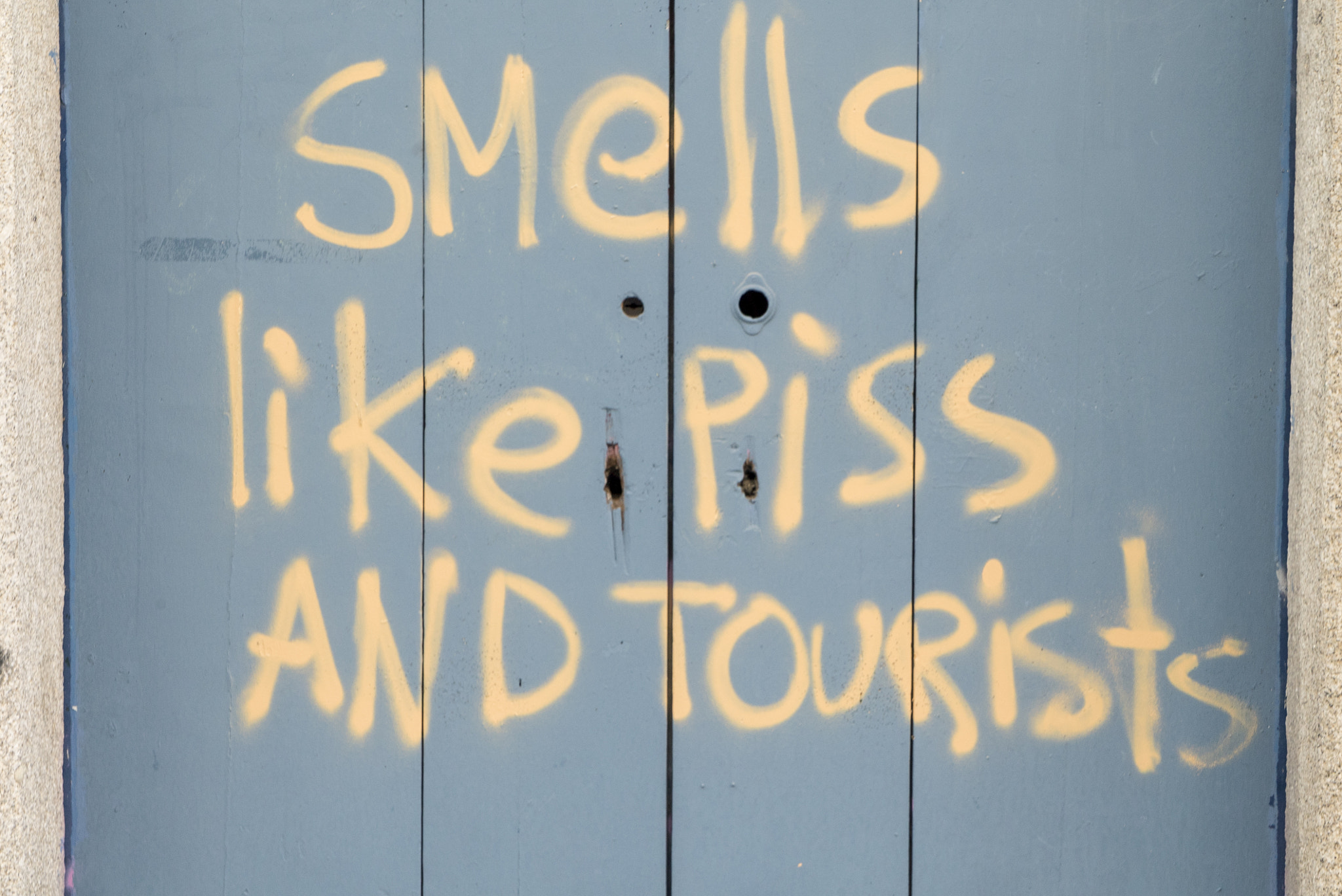 Sony a7S + Sony Vario Tessar T* FE 24-70mm F4 ZA OSS sample photo. Porto street art photography