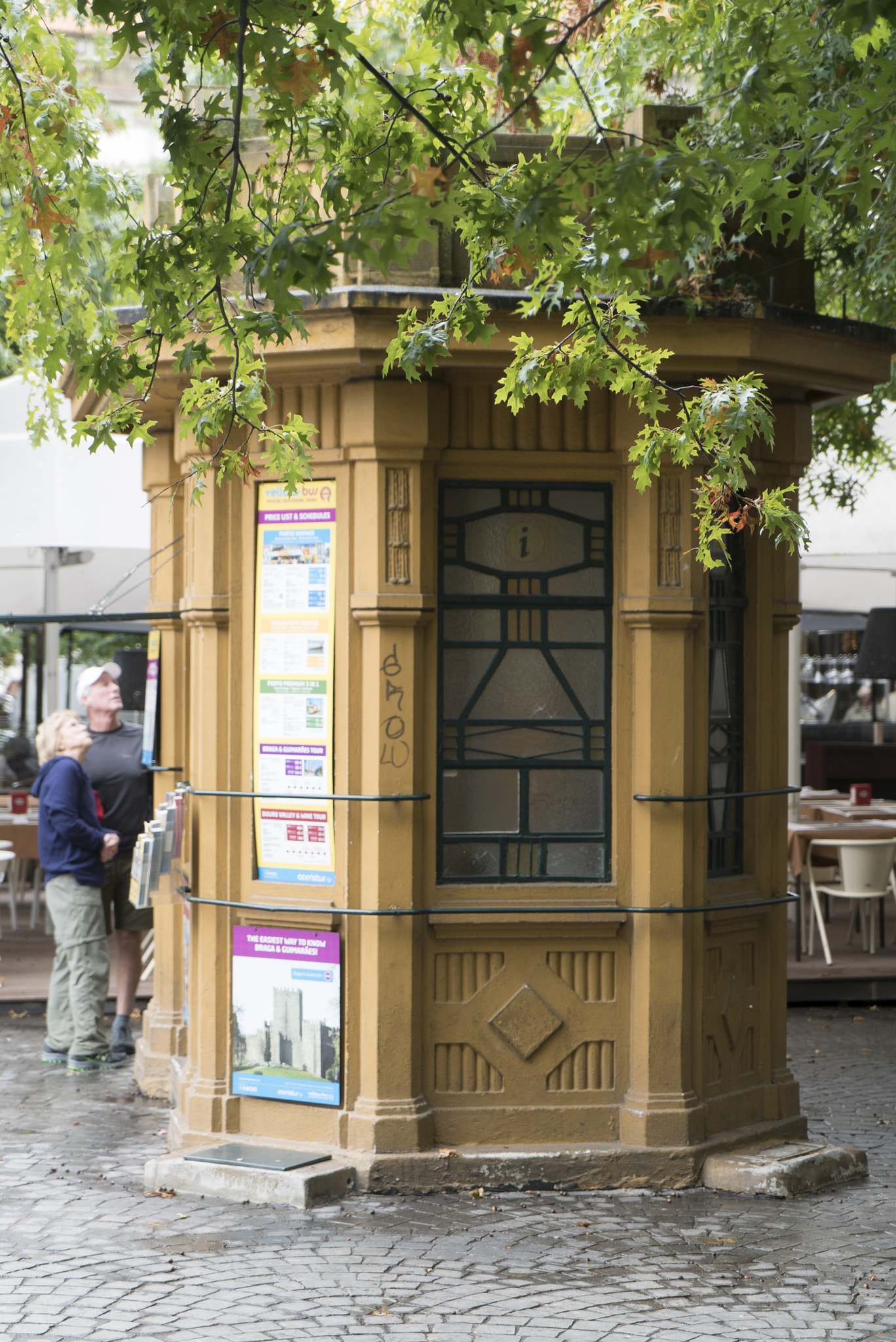 Sony a7S + Sony Vario Tessar T* FE 24-70mm F4 ZA OSS sample photo. Historic kiosk photography