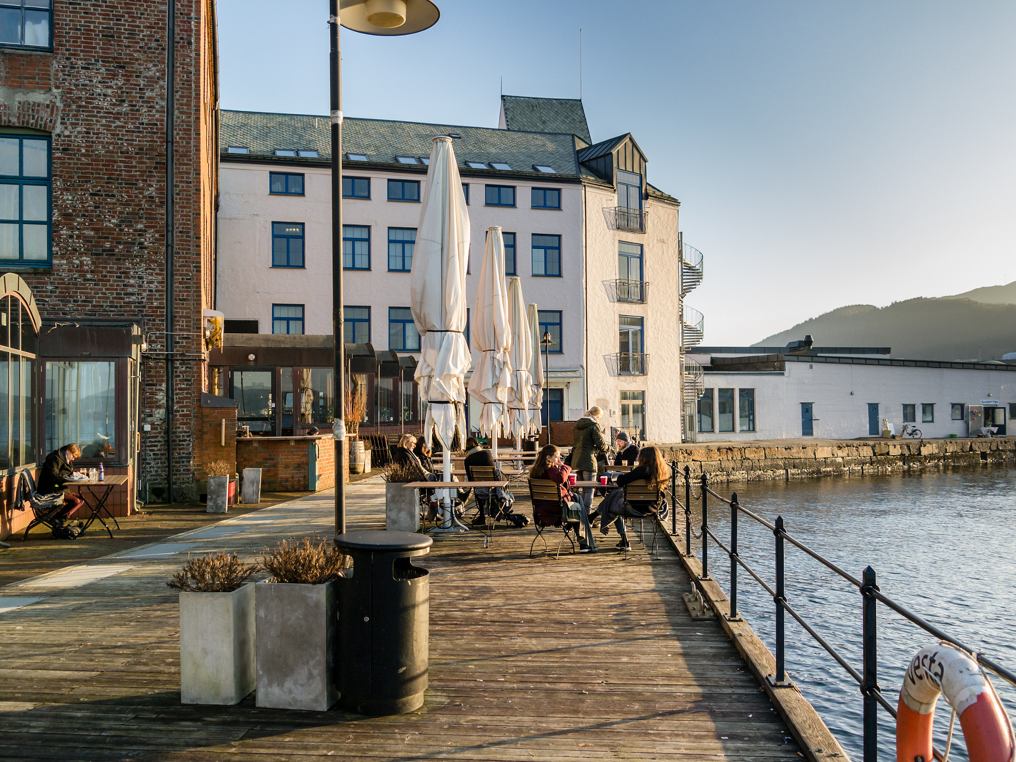 Samsung NX30 + Samsung NX 18-55mm F3.5-5.6 OIS sample photo. "sidewalk café at the dock" photography