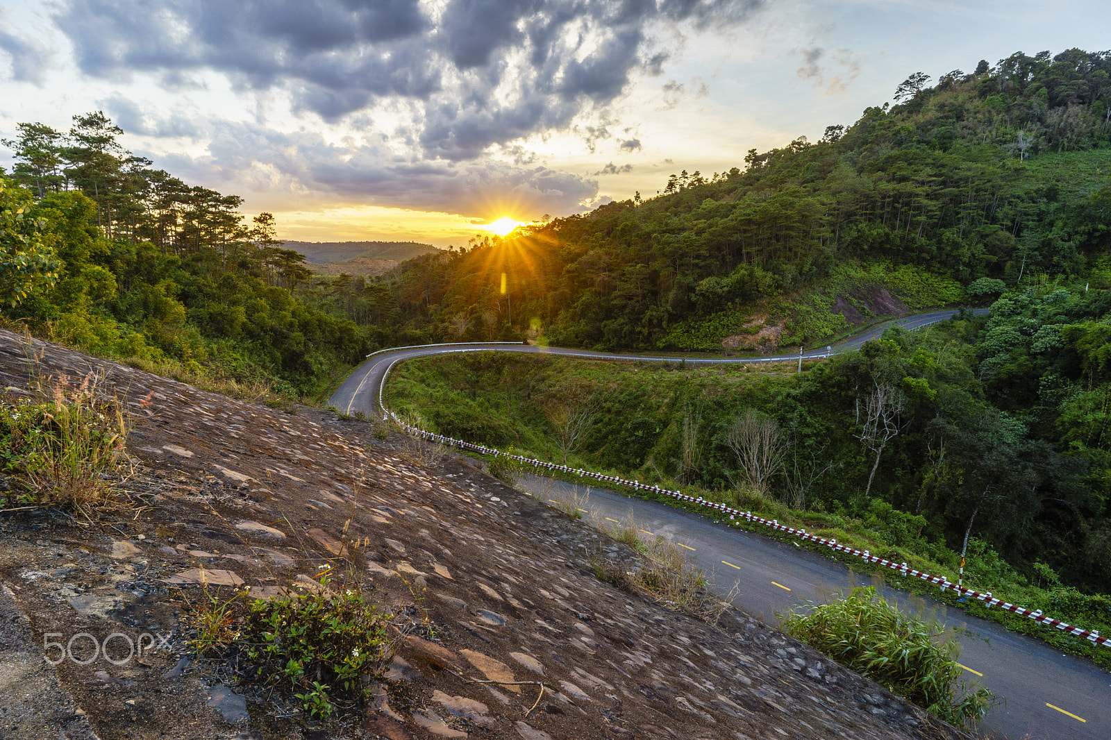 Sony a7 II + ZEISS Batis 18mm F2.8 sample photo. The curve photography