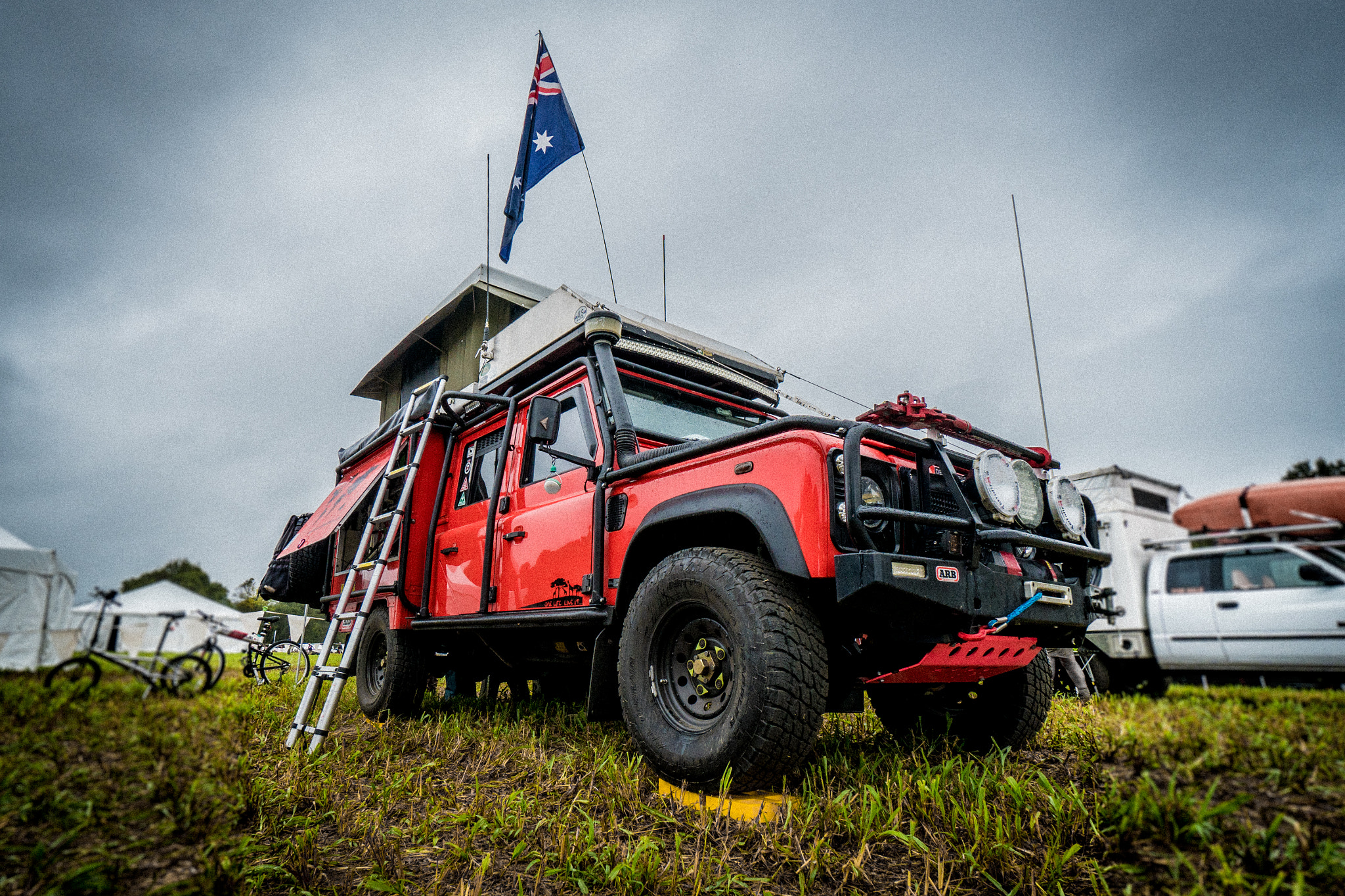 Sony a6300 + Sony E 10-18mm F4 OSS sample photo. "oz-bound defender" #photojambo photography