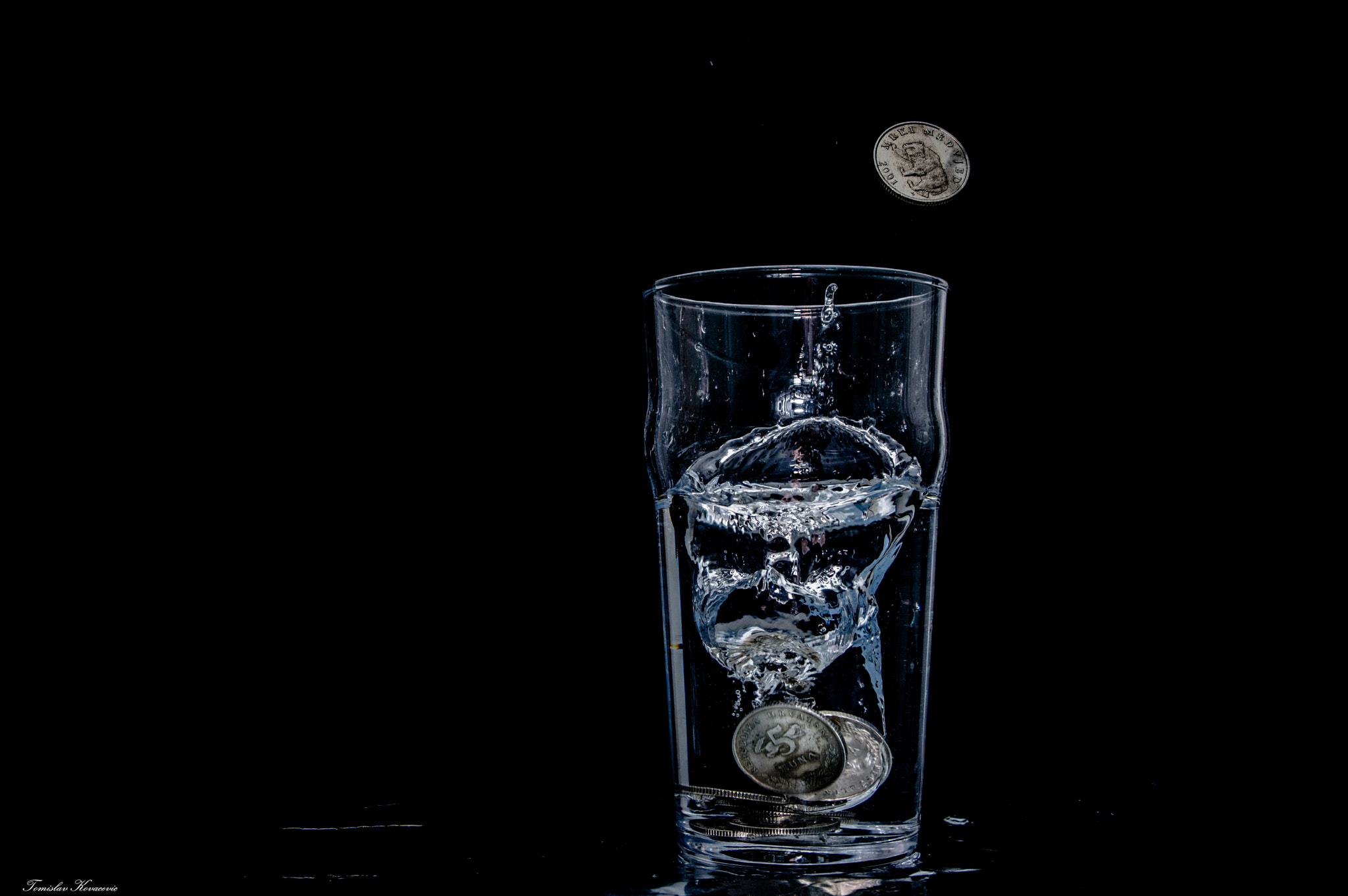 Sigma 17-70mm F2.8-4 DC Macro OS HSM | C sample photo. Glass & money photography