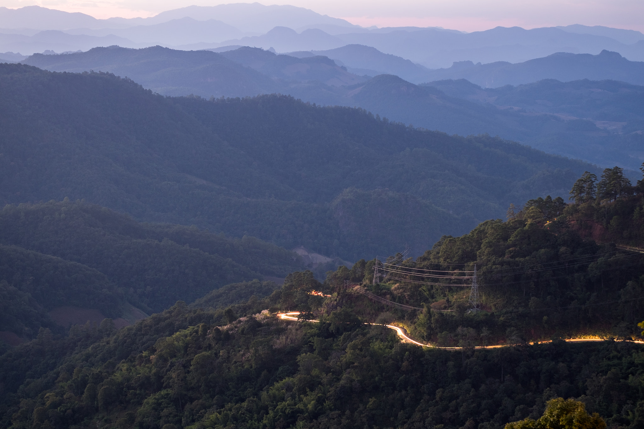 Fujifilm X-E2 + Fujifilm XF 55-200mm F3.5-4.8 R LM OIS sample photo. Road on mountain photography