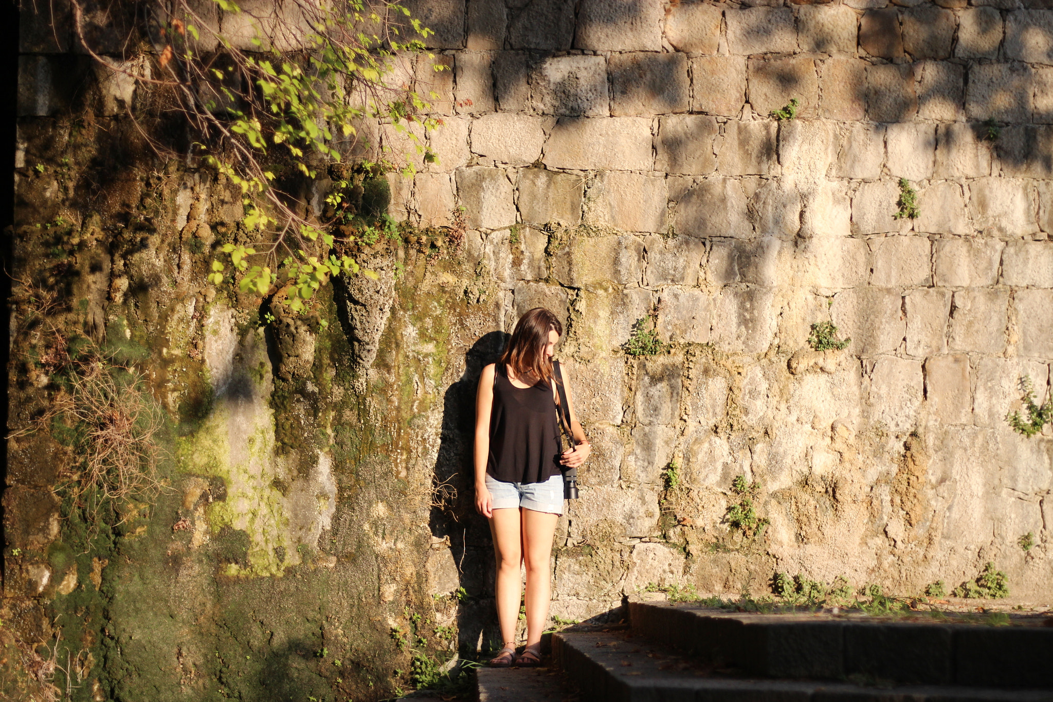 Canon EOS 650D (EOS Rebel T4i / EOS Kiss X6i) + Canon EF 50mm F1.8 STM sample photo. Elba y las sombras. photography