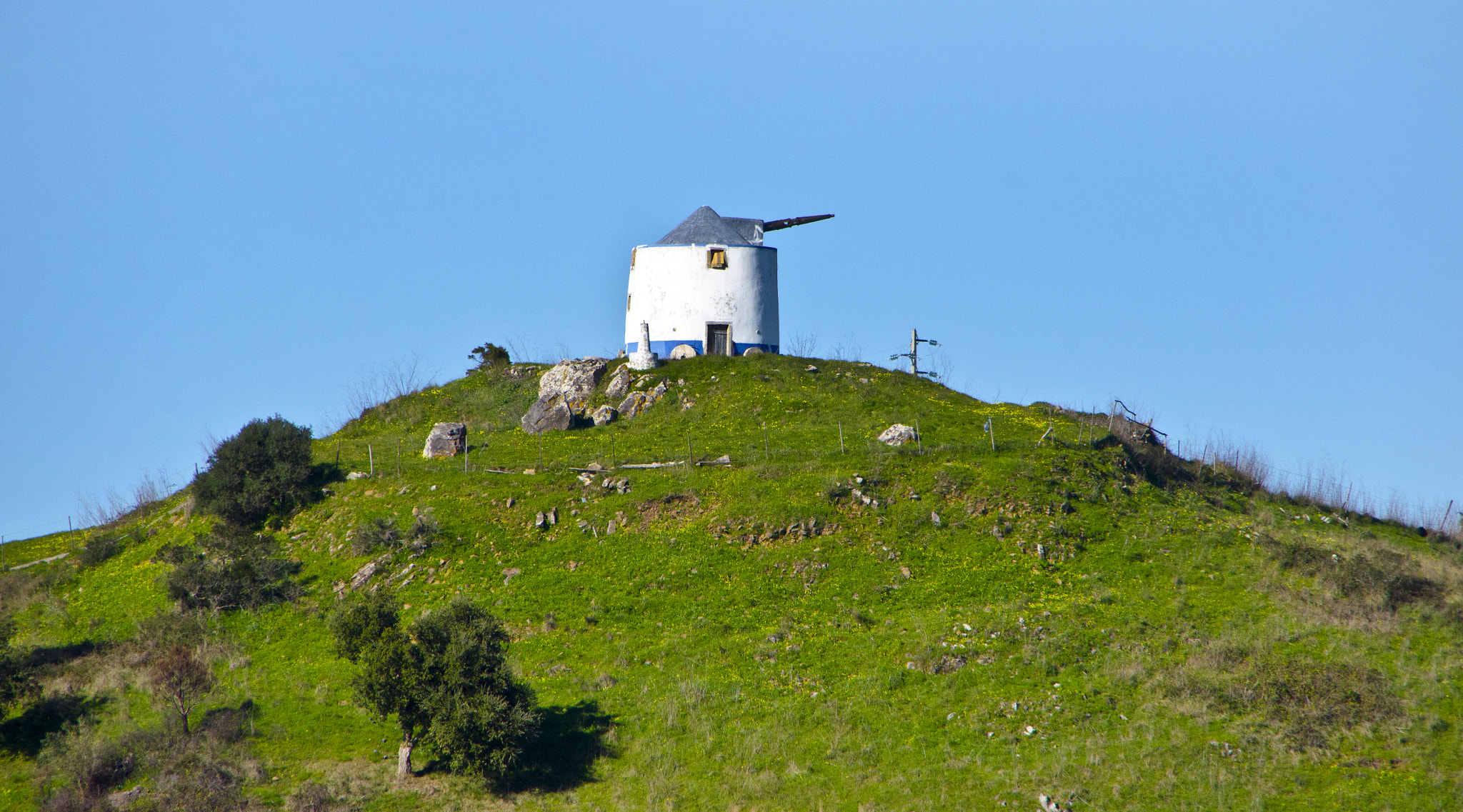 Nikon D5100 + Sigma 18-250mm F3.5-6.3 DC OS HSM sample photo. Old windmill... photography