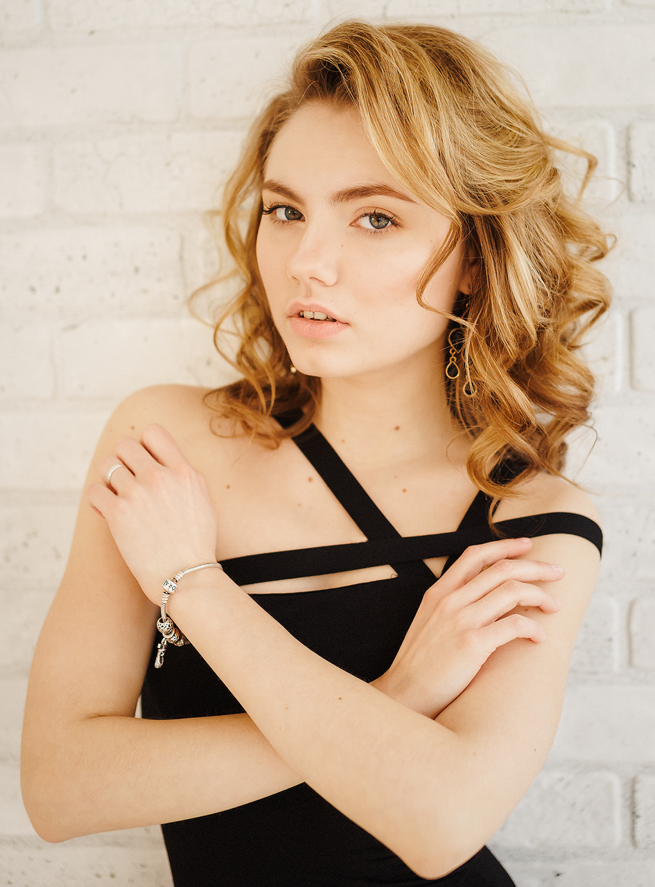 Sigma 50mm F1.4 EX DG HSM sample photo. Young beauty 1 photography