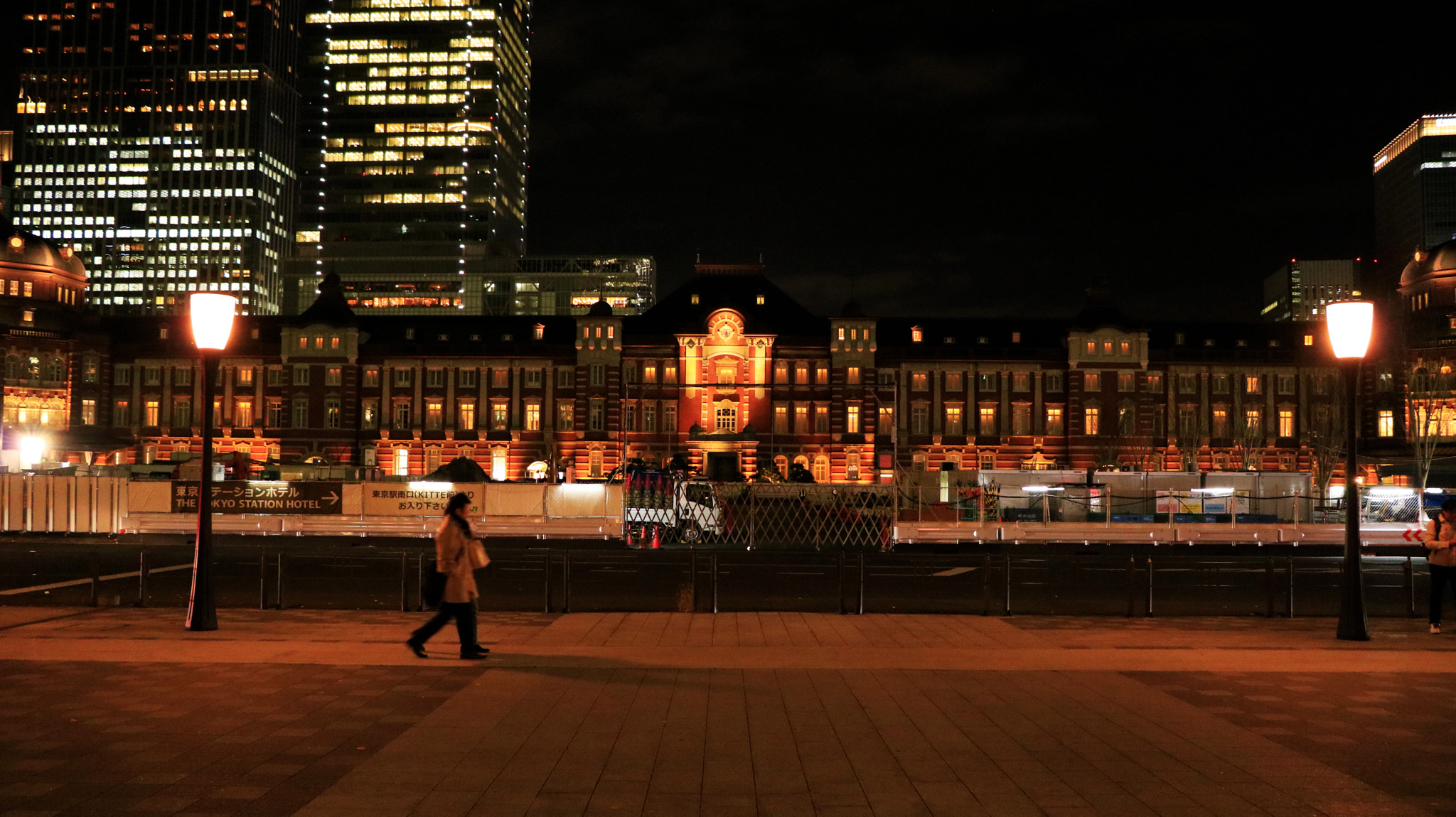 Canon EOS 760D (EOS Rebel T6s / EOS 8000D) sample photo. Tokyo station is standing all day. photography