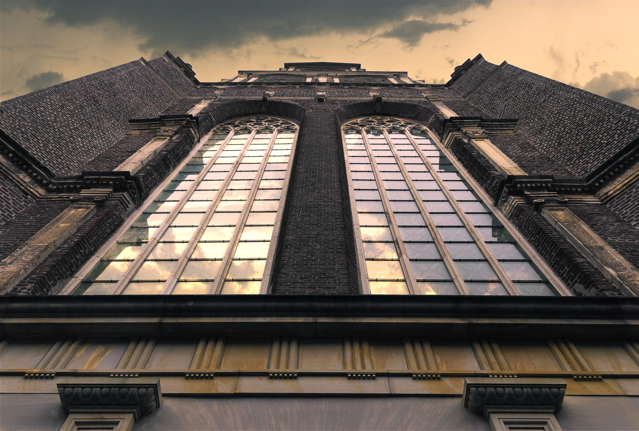 Canon EOS 750D (EOS Rebel T6i / EOS Kiss X8i) sample photo. Church lines sunset photography