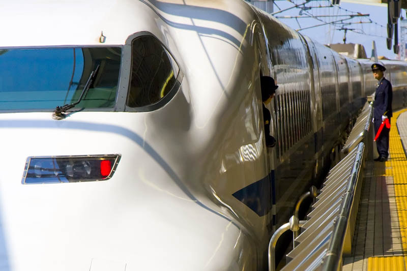 Canon EOS 40D + Canon EF 24-105mm F4L IS USM sample photo. Shinkansen photography