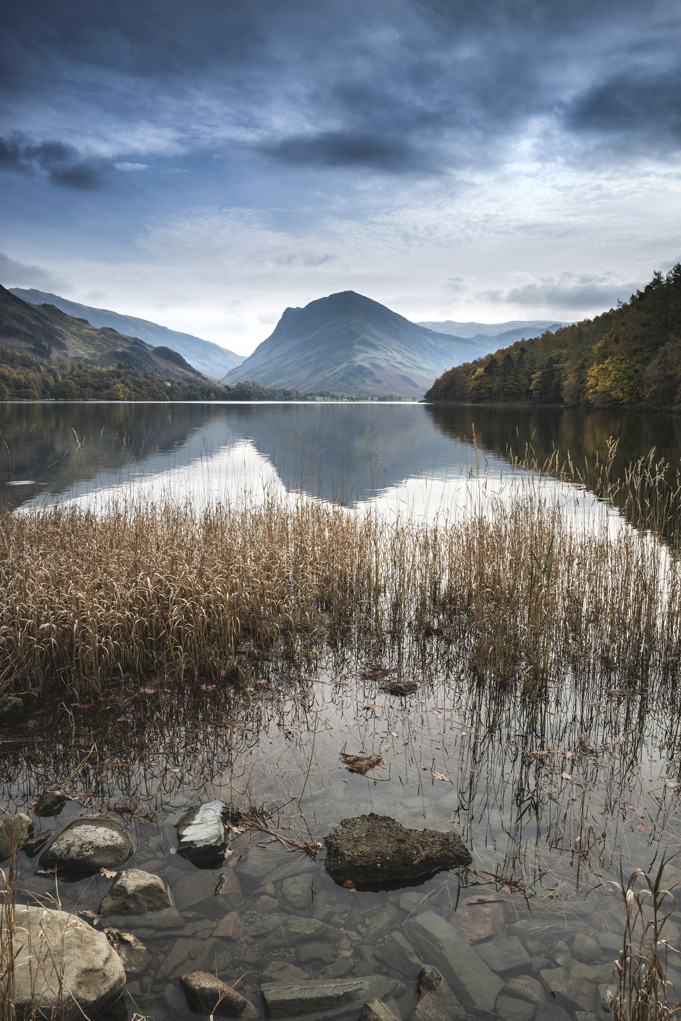 Nikon AF-S Nikkor 18-35mm F3.5-4.5G ED sample photo. Beautiful autumn fall landscape image of lake buttermere in lake photography