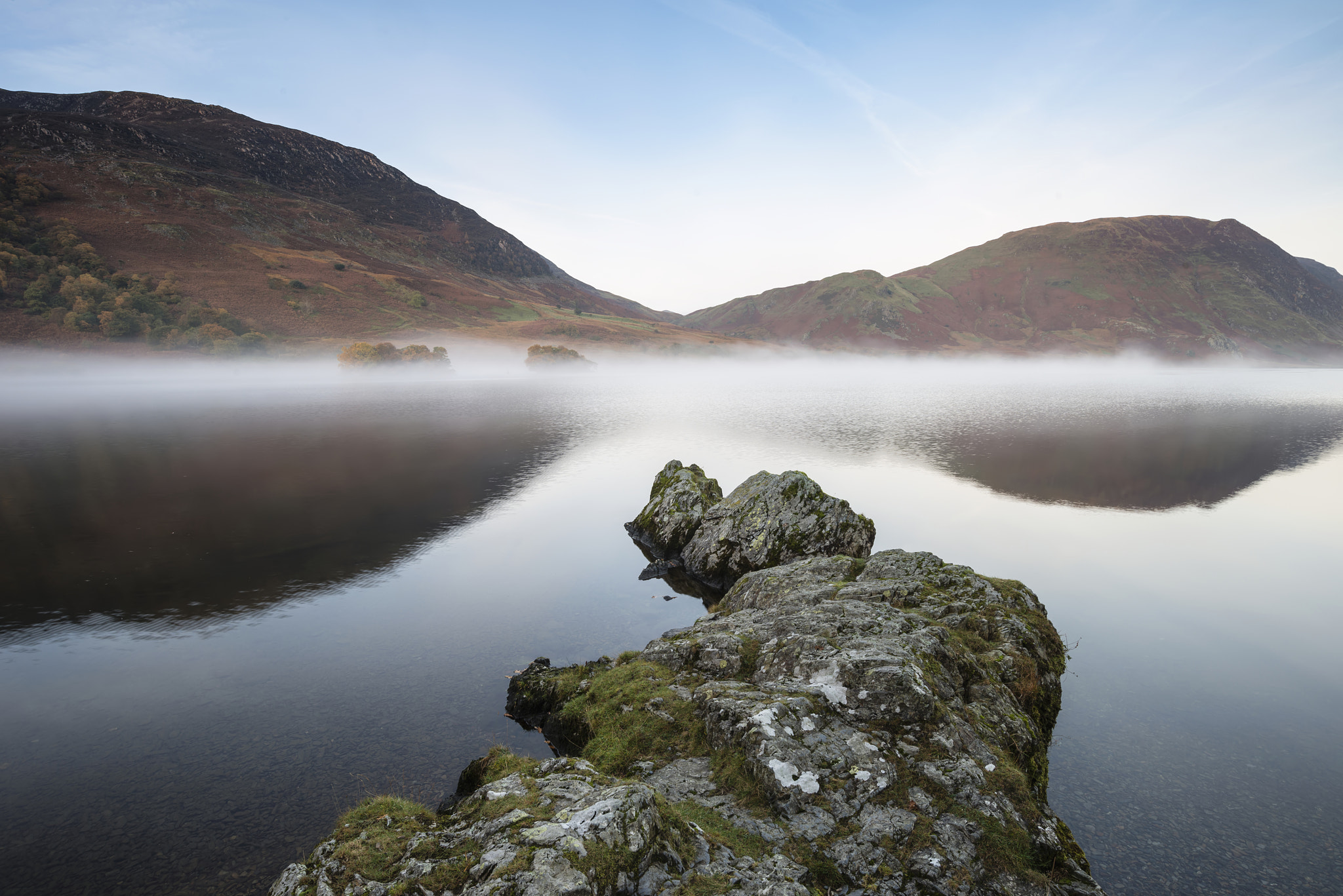 Nikon AF-S Nikkor 18-35mm F3.5-4.5G ED sample photo. Beautiful autumn fall landscape image of crummock water at sunri photography
