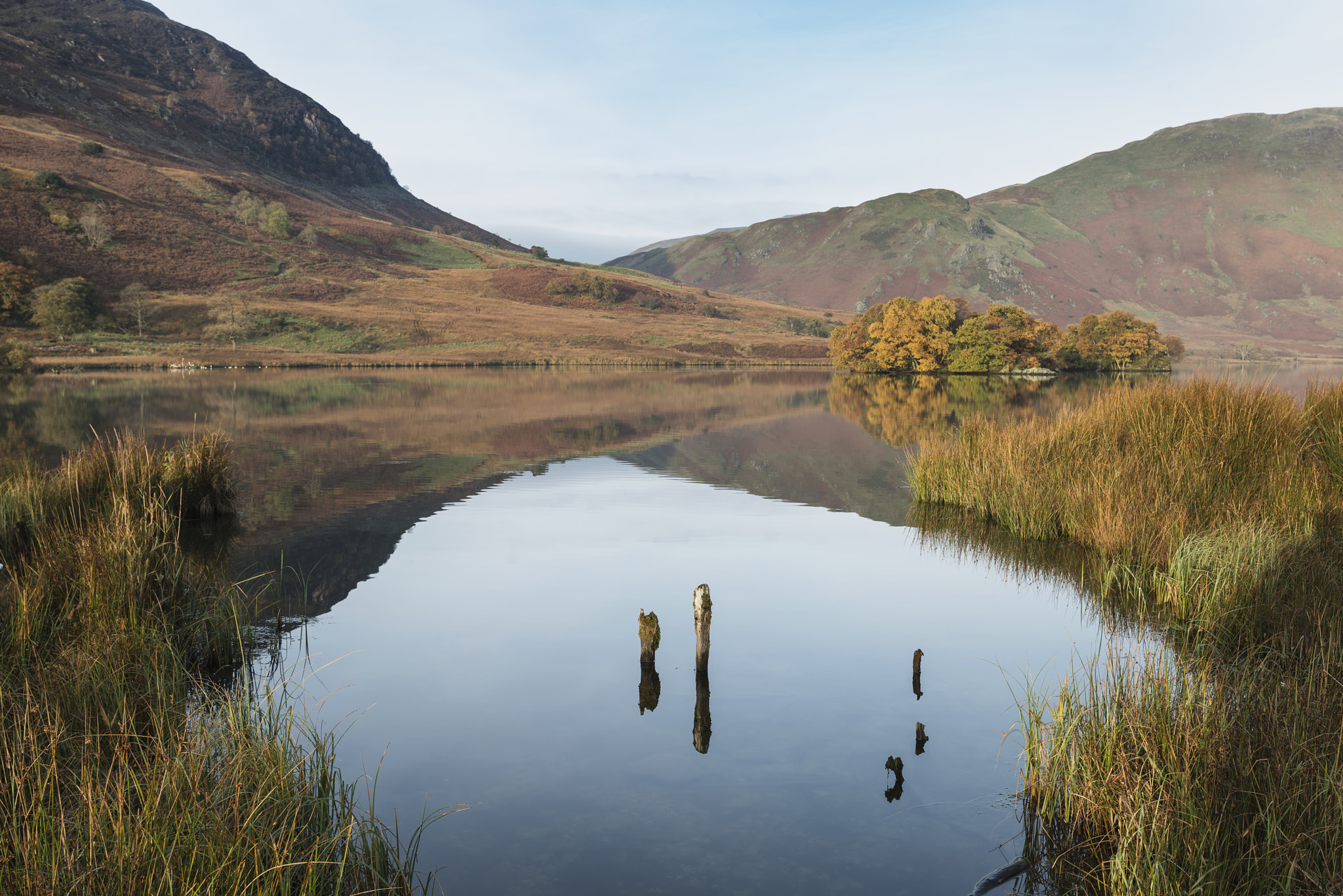 Nikon AF-S Nikkor 18-35mm F3.5-4.5G ED sample photo. Beautiful autumn fall landscape image of crummock water at sunri photography