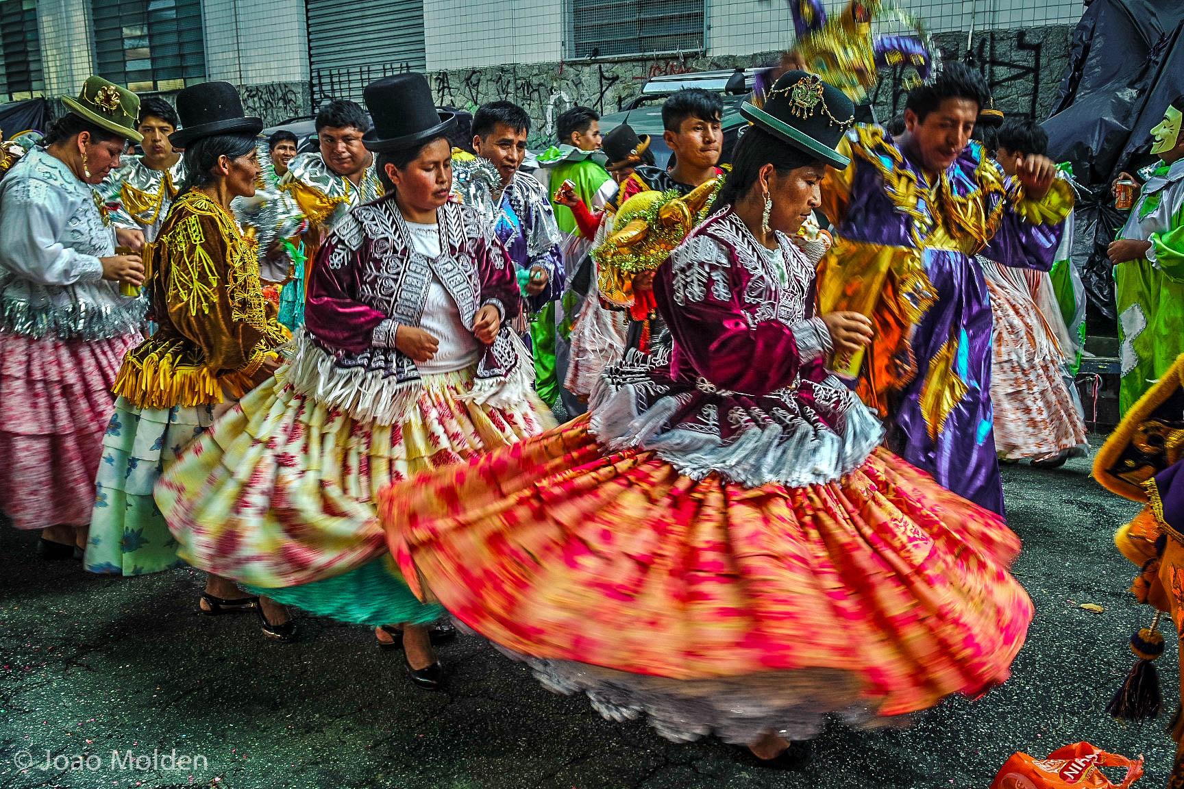Samsung NX3000 + NX 20-50mm F3.5-5.6 sample photo. Bolivian party photography