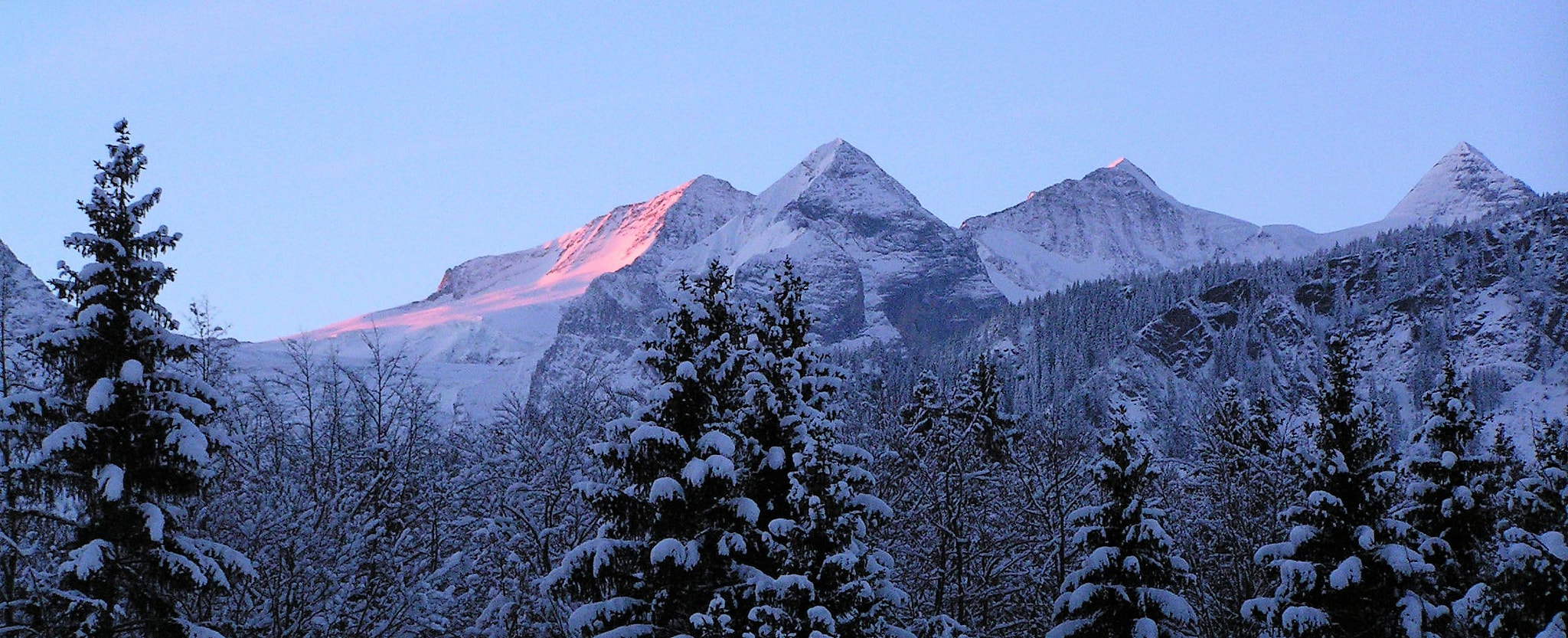 KONICA MINOLTA DiMAGE Z2 sample photo. In the bernese alps early in the morning photography