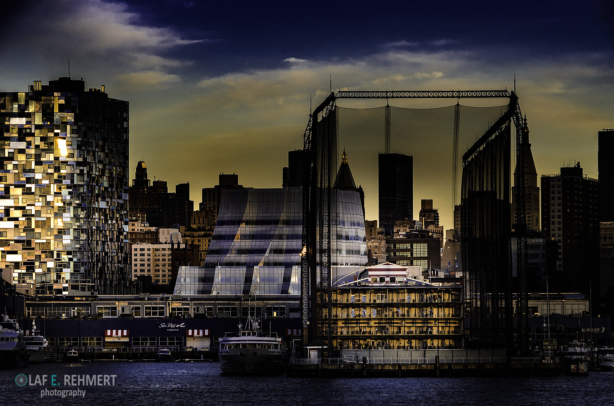 Sigma 18-250mm F3.5-6.3 DC OS HSM sample photo. Ny golf club at chelsea piers chelsea piers new york photography
