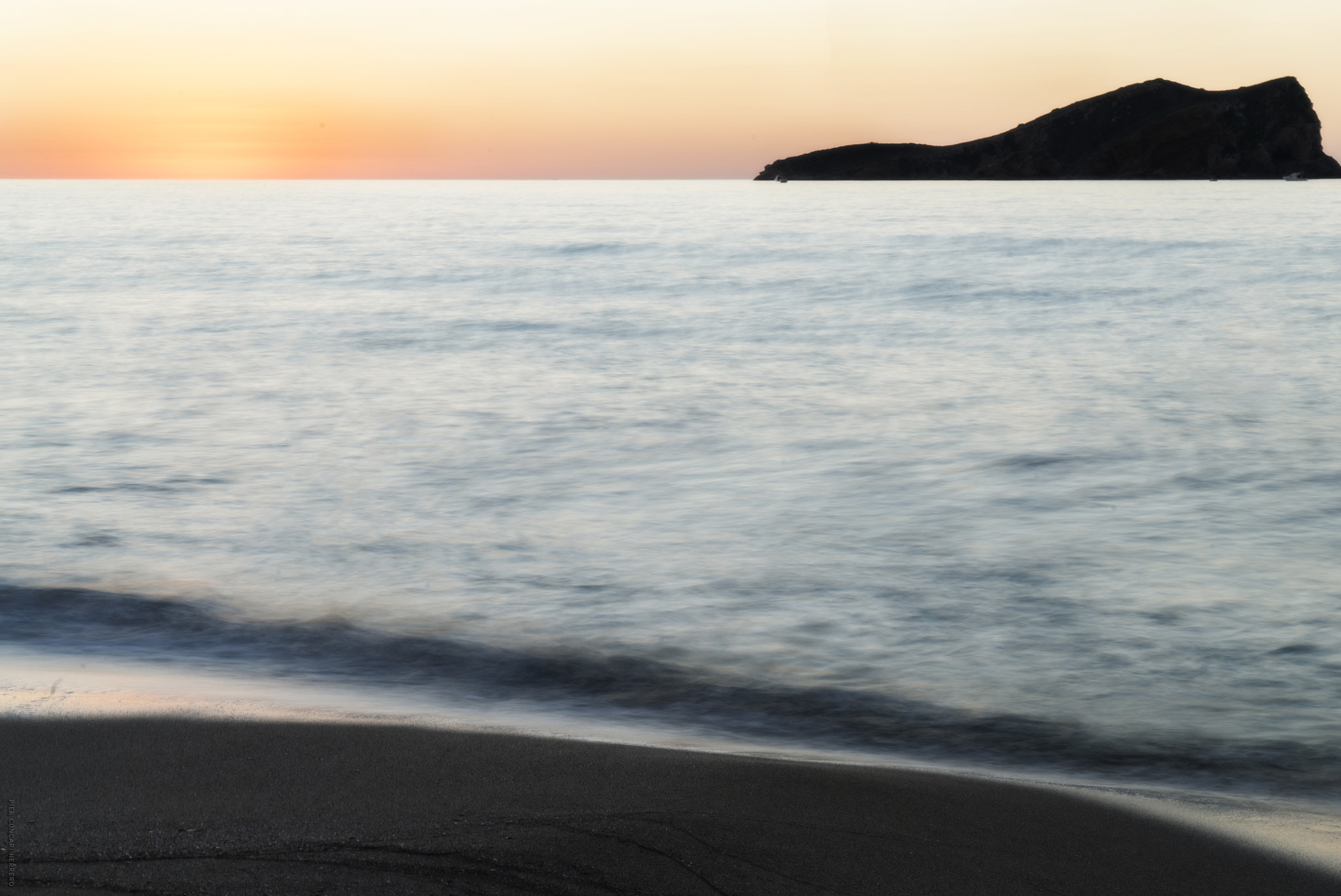 Sony a7S II + Sony Vario Tessar T* FE 24-70mm F4 ZA OSS sample photo. Water creme photography