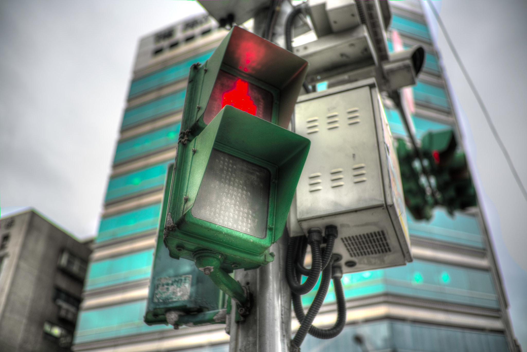 Sony a7R II + Canon EF 40mm F2.8 STM sample photo. Traffic lights photography