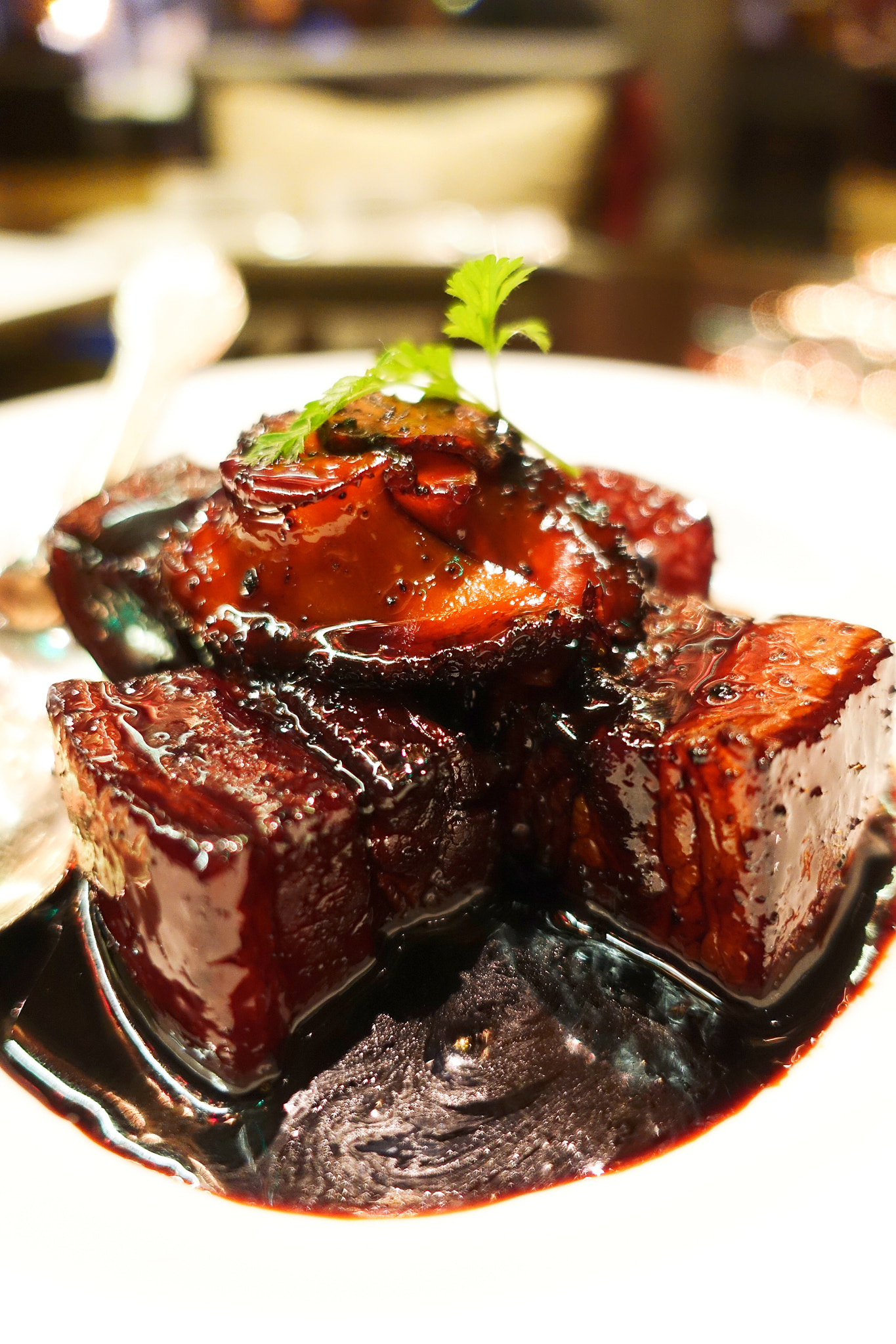 Sony Cyber-shot DSC-RX100 IV + Sony 24-70mm F1.8-2.8 sample photo. Abalone truffle braise in soy sauce meat chinese food photography