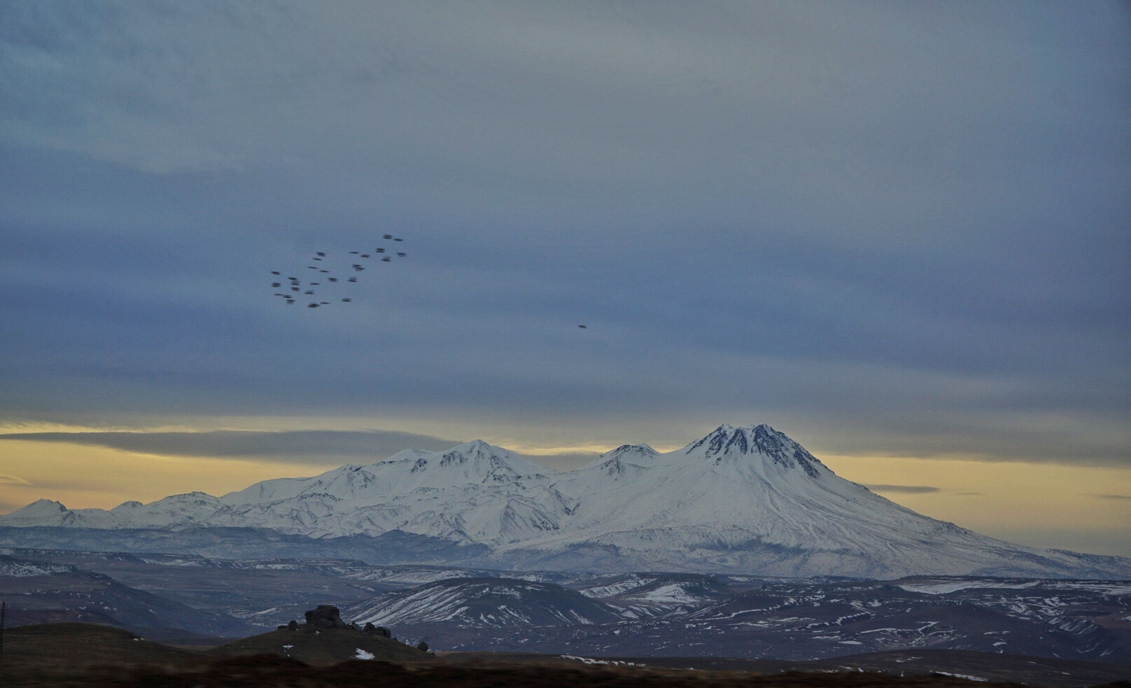 Sony a6500 sample photo. 卡帕多奇亚西边的火山。 photography