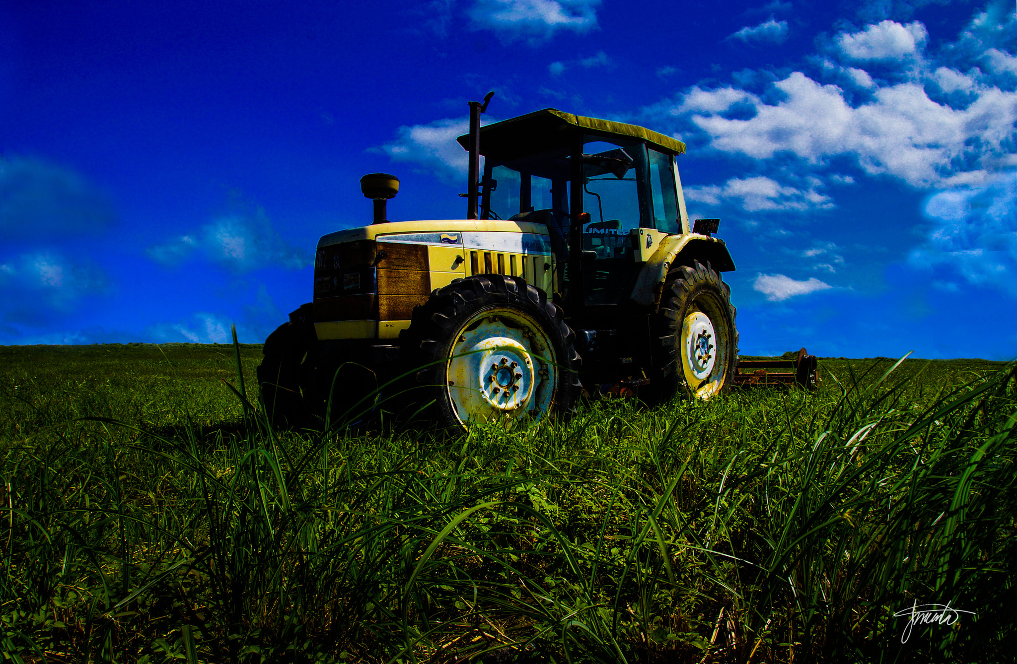 Sony Alpha NEX-7 + Sony DT 16-105mm F3.5-5.6 sample photo. Tractor on the meadow photography