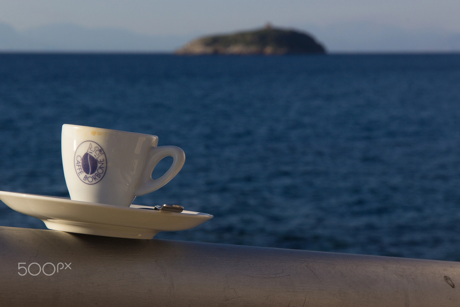 Canon EF-S 17-85mm F4-5.6 IS USM sample photo. Coffee with sea view photography